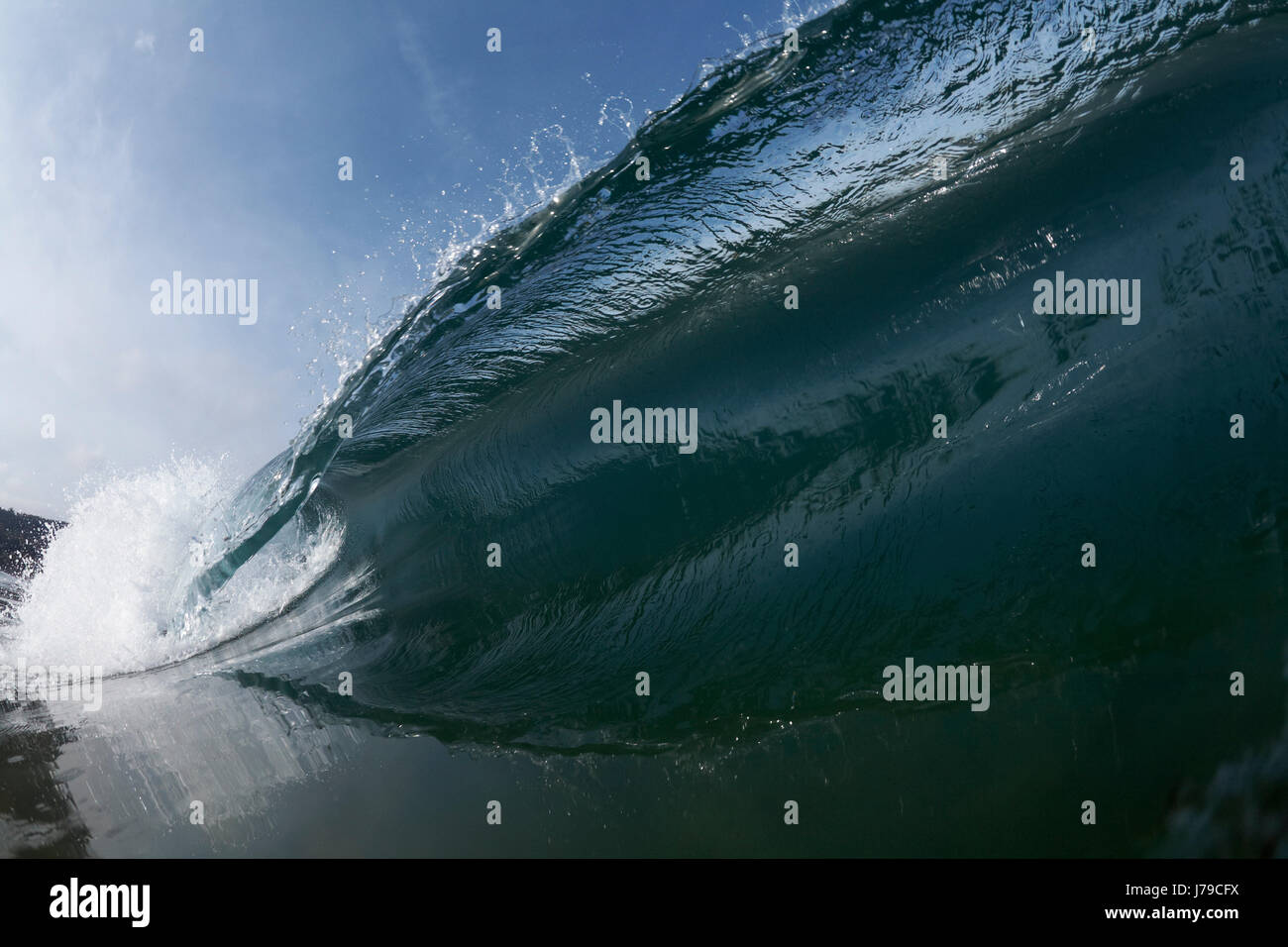 L'eau des vagues de surf surf parfait complet grand grand grand puissant extrême Banque D'Images