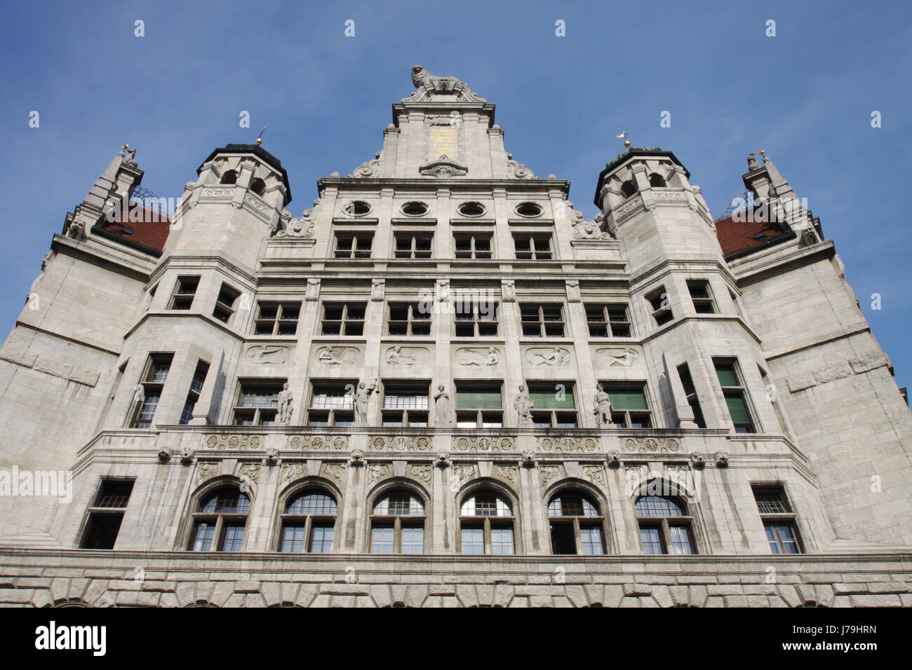 Hublot volet fenêtre lucarne de ville Leipzig ville commercial tour sur le toit Banque D'Images