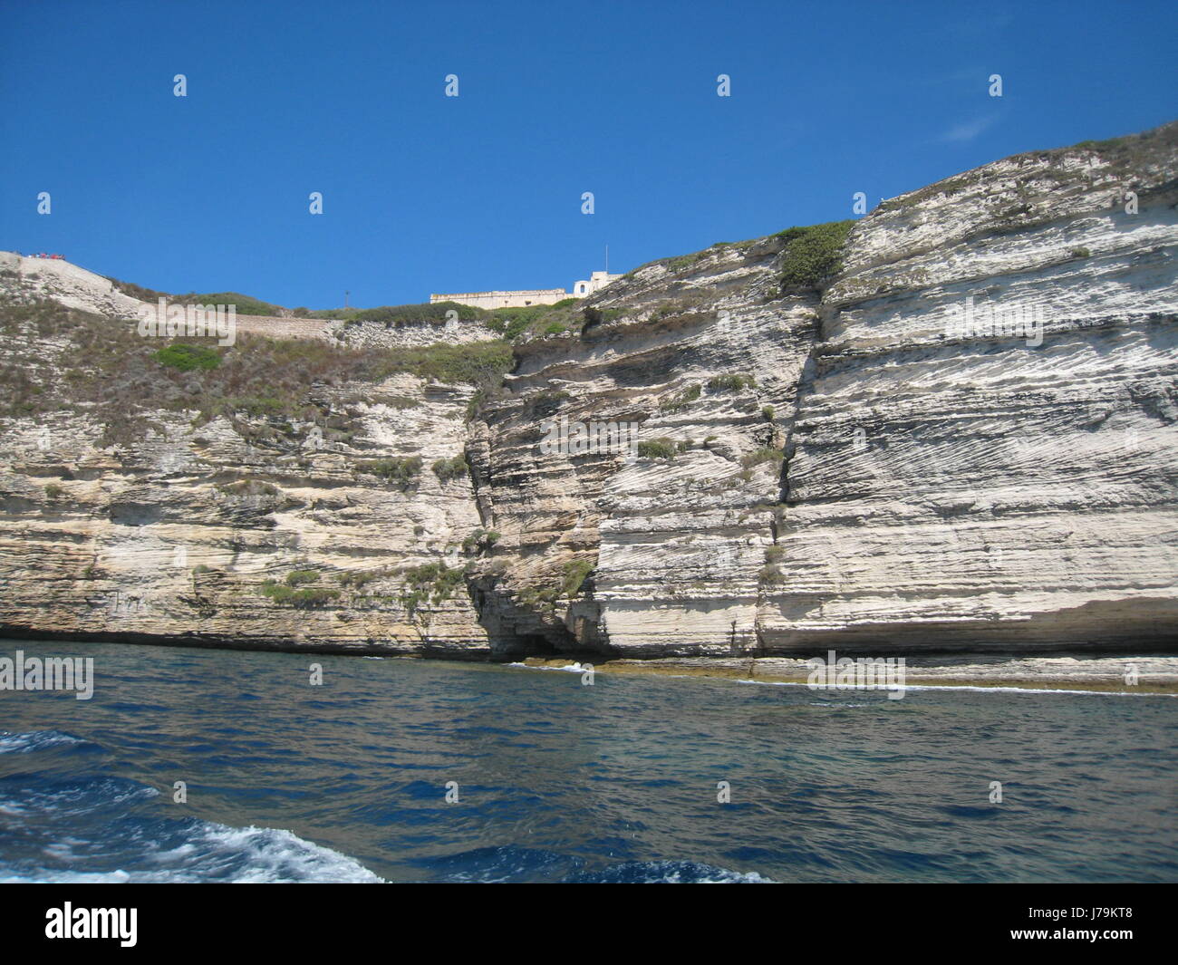 Rock Hill de l'érosion de la côte corse eau salée falaise mer océan eau blue holiday Banque D'Images