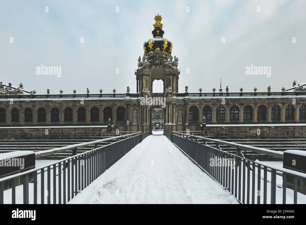 Allemagne, Dresde, le palais Zwinger en hiver Banque D'Images