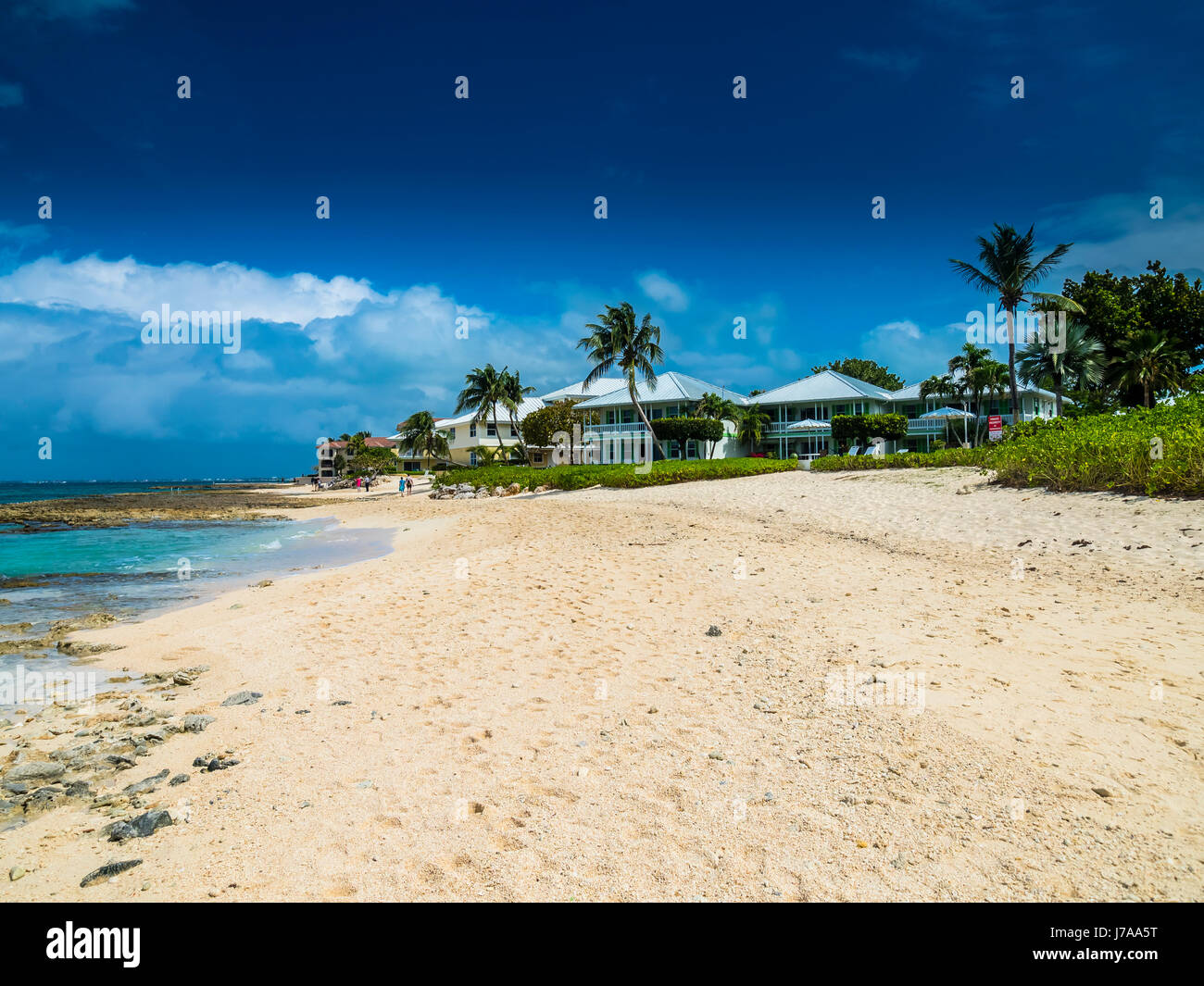Caraïbes, îles Cayman, George Town, villas de luxe à Seven Mile Beach Banque D'Images
