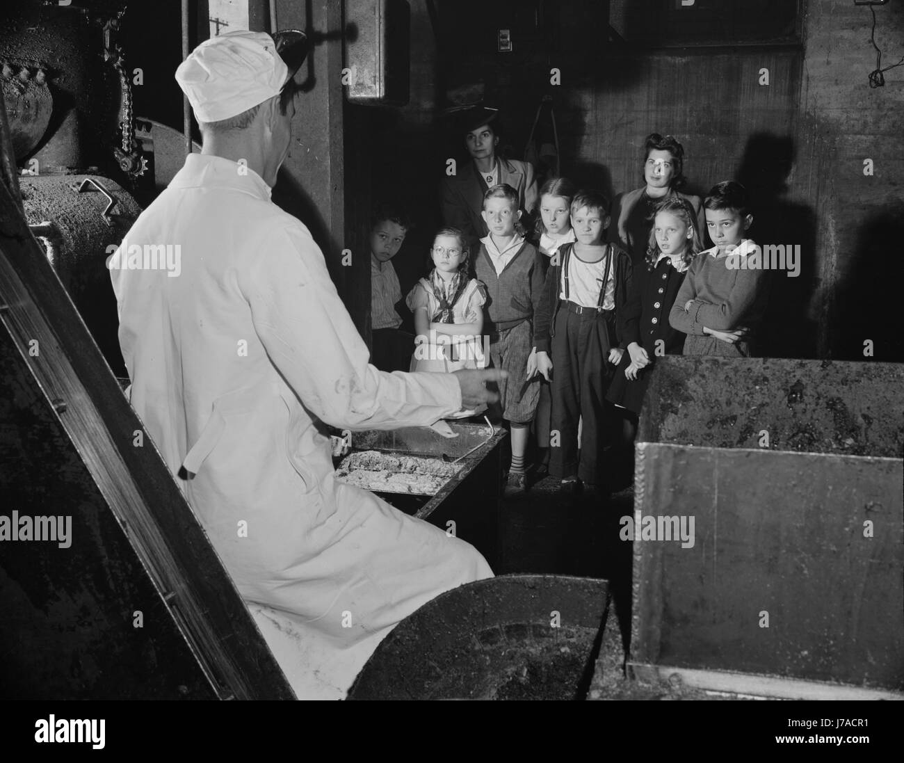 Les enfants, visitez la section locale d'équarrissage d'apprendre comment les explosifs sont fabriqués à partir de matières grasses et de graisse, de 1942. Banque D'Images