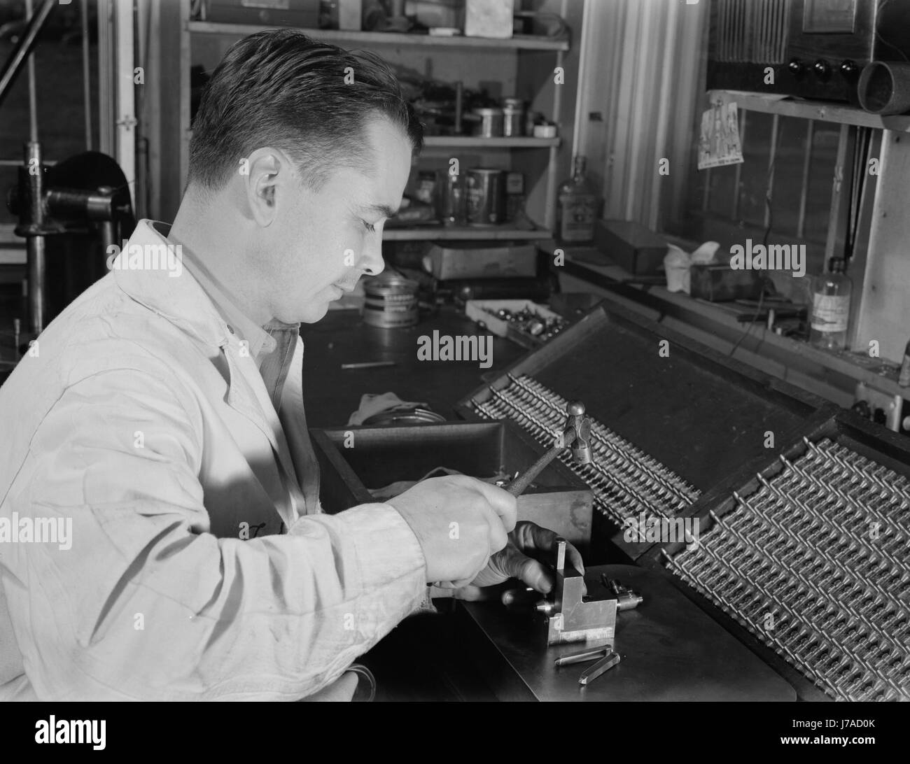 Un sous-traitant local le nombre de barils de la transfusion de sang pour les vannes des bouteilles. Banque D'Images