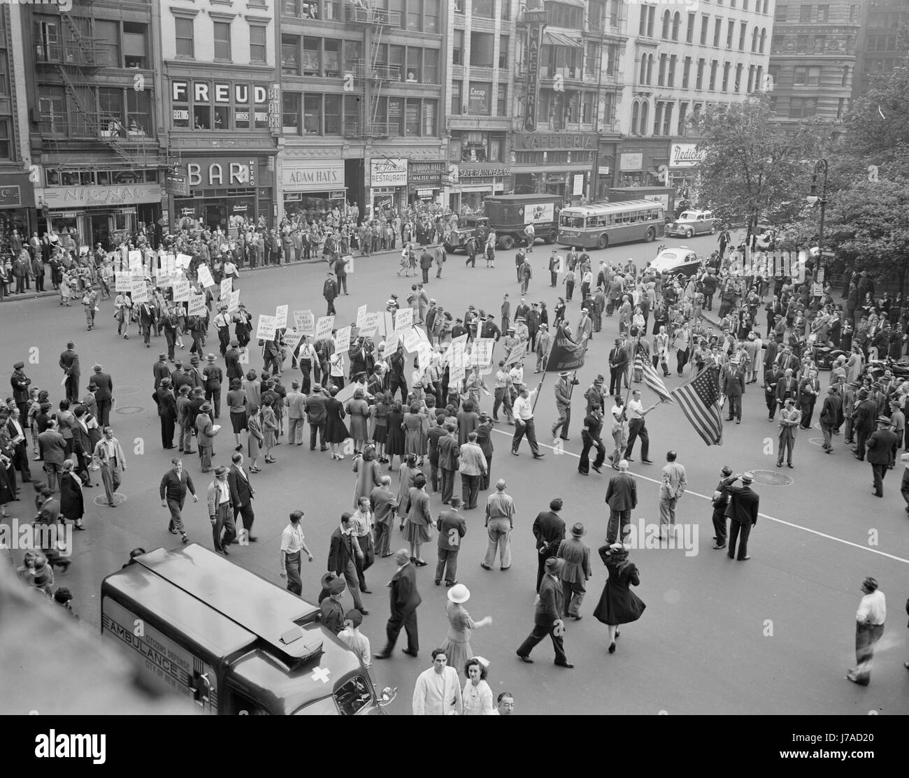 6 juin 1944 - Une partie de la parade sur D-day dans Madison Square, New York. Banque D'Images