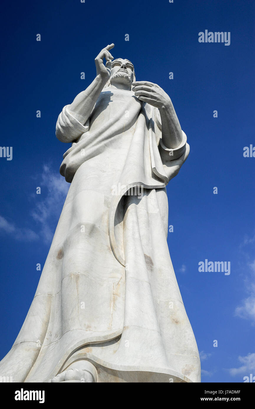 Le Christ de La Havane ou Cristo de La Habana, une sculpture représentant Jésus de Nazareth sur une colline surplombant la baie de Casablanca à La Havane, Cuba Banque D'Images