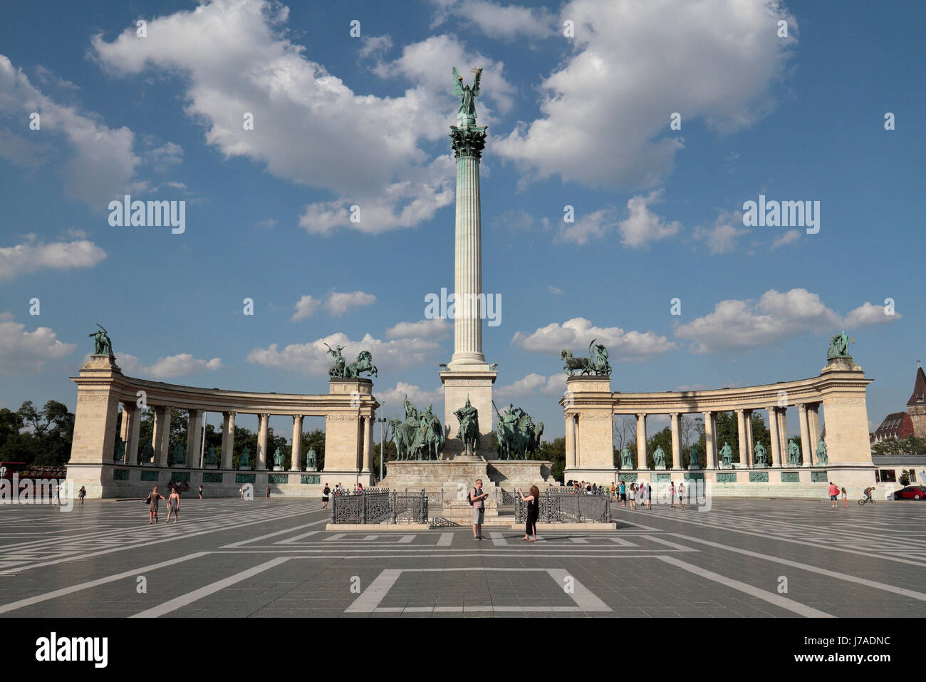 Monument du millénaire, et des colonnes de la Place des Héros, à Budapest, Hongrie. Banque D'Images