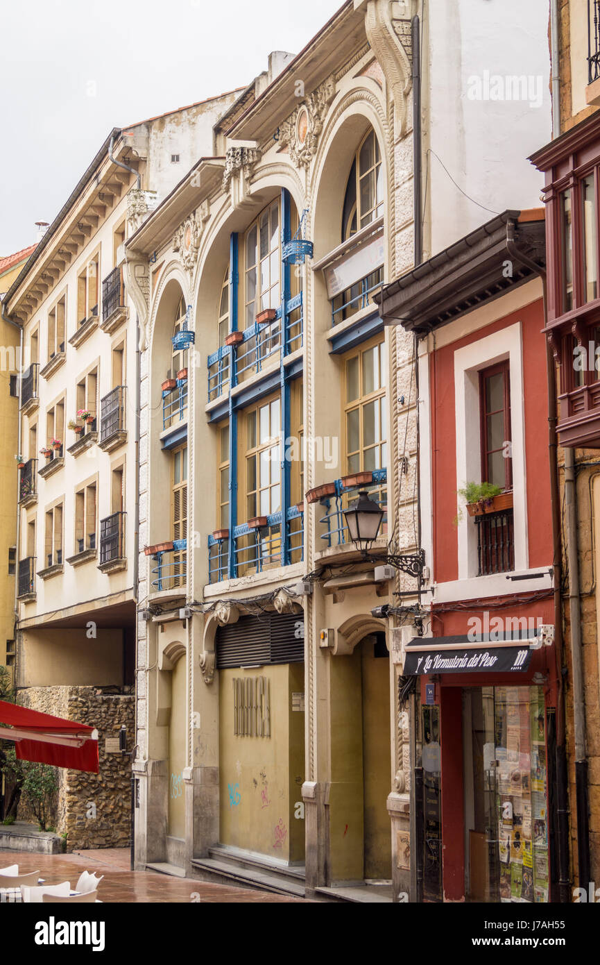 Art Nouveau en fonte shop avant, Calle de el Peso, Oviedo, Asturias, Espagne Banque D'Images