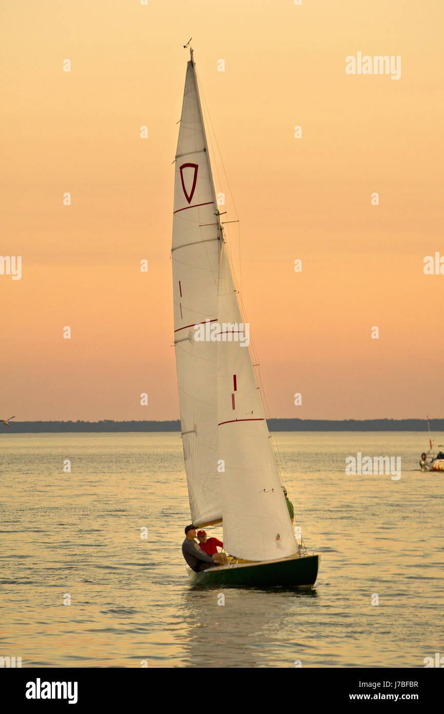 Yacht de voile sur le lac Ontario Banque D'Images