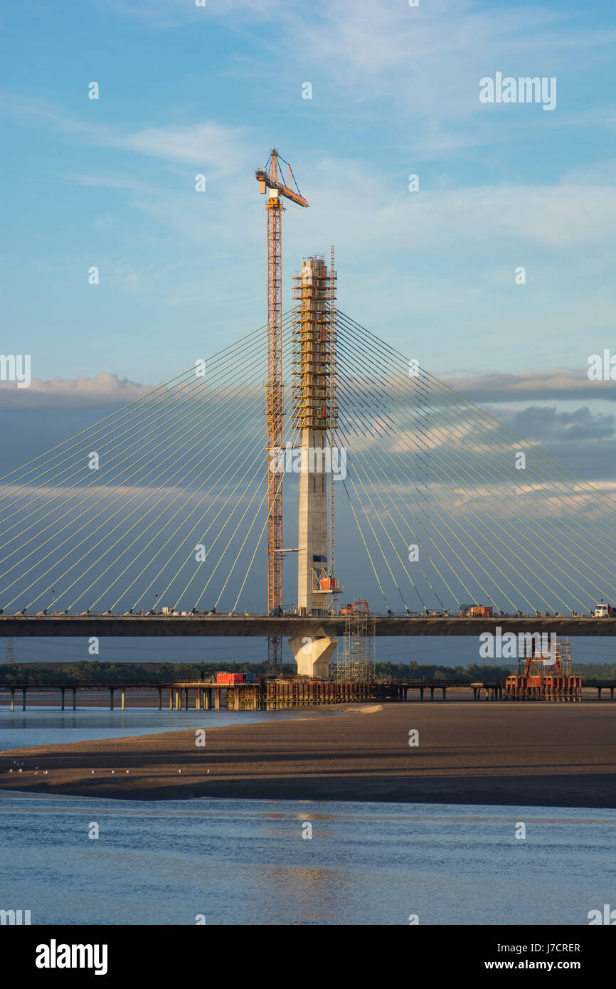 L'Amérique du pylône du Mersey Gateway Projet Construction Dabinda Crossing dans lumière du soir. Banque D'Images