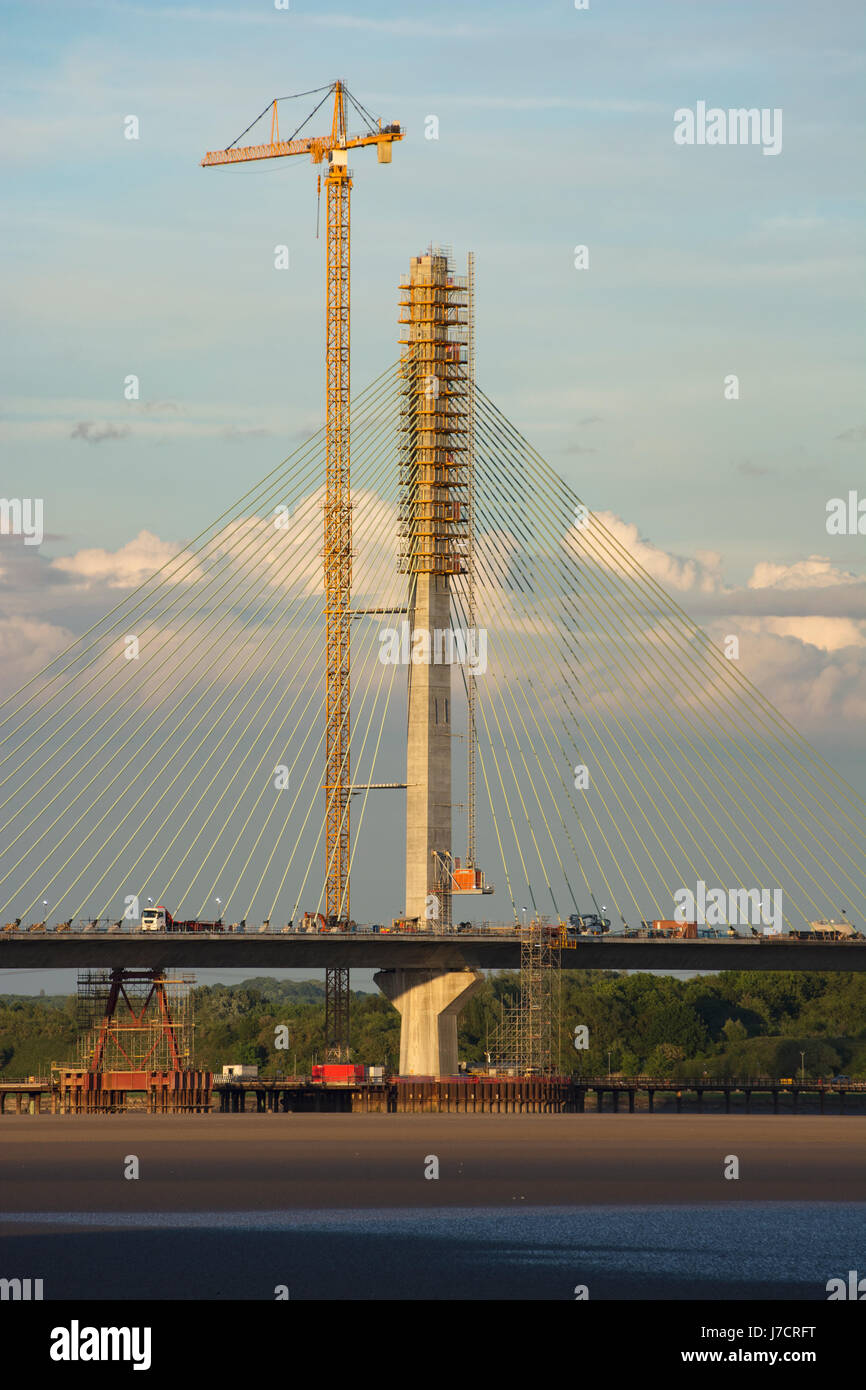 L'Afrique du pylône du Mersey Gateway Projet Construction Dabinda Crossing dans lumière du soir. Banque D'Images