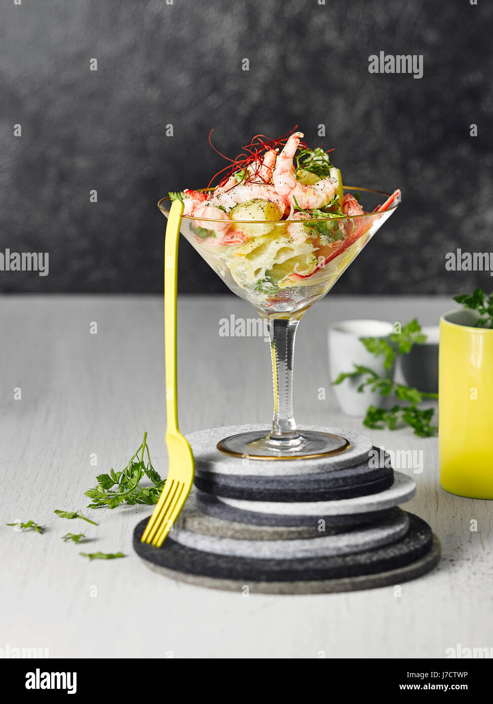 Cocktail de crevettes pommes de terre Banque D'Images