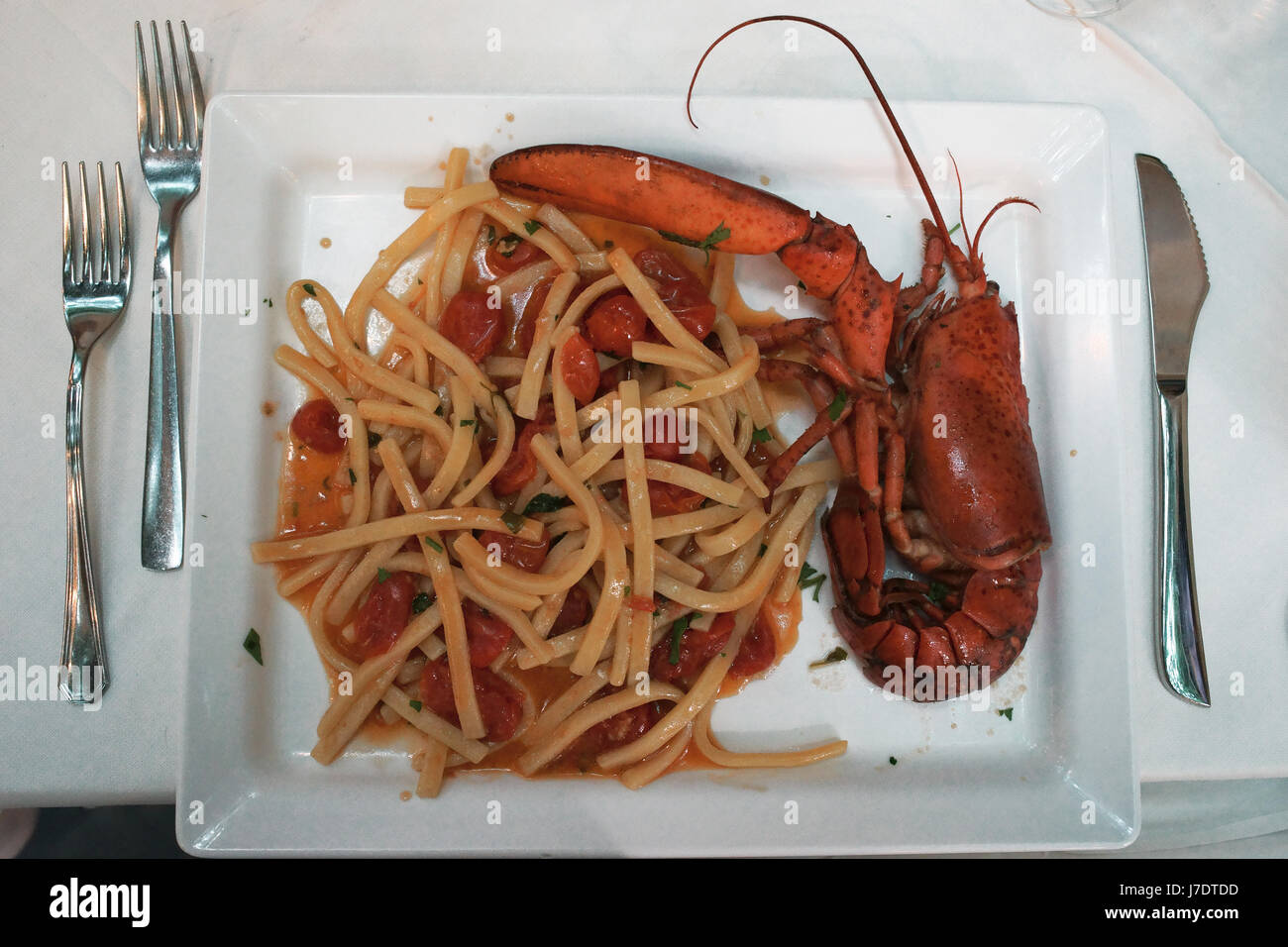 - Italien napolitaine pâtes fraîches faites à la main (scialatiello) avec une sauce de tomate piennolo et homard - dîner Banque D'Images