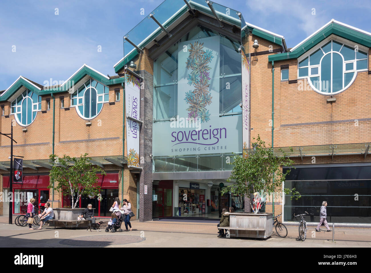 Entrée au centre commercial de souverain, Christchurch Road, Boscombe, Bournemouth, Dorset, England, United Kingdom Banque D'Images