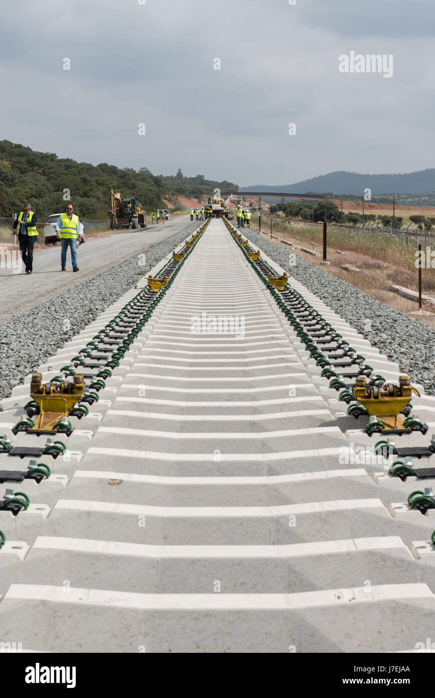 Tramo de las obras del tren de alta velocidada la altura de Carmonita (BAdajoz, Estrémadure) donde se están instalando actuellement las vías y que ha s Banque D'Images