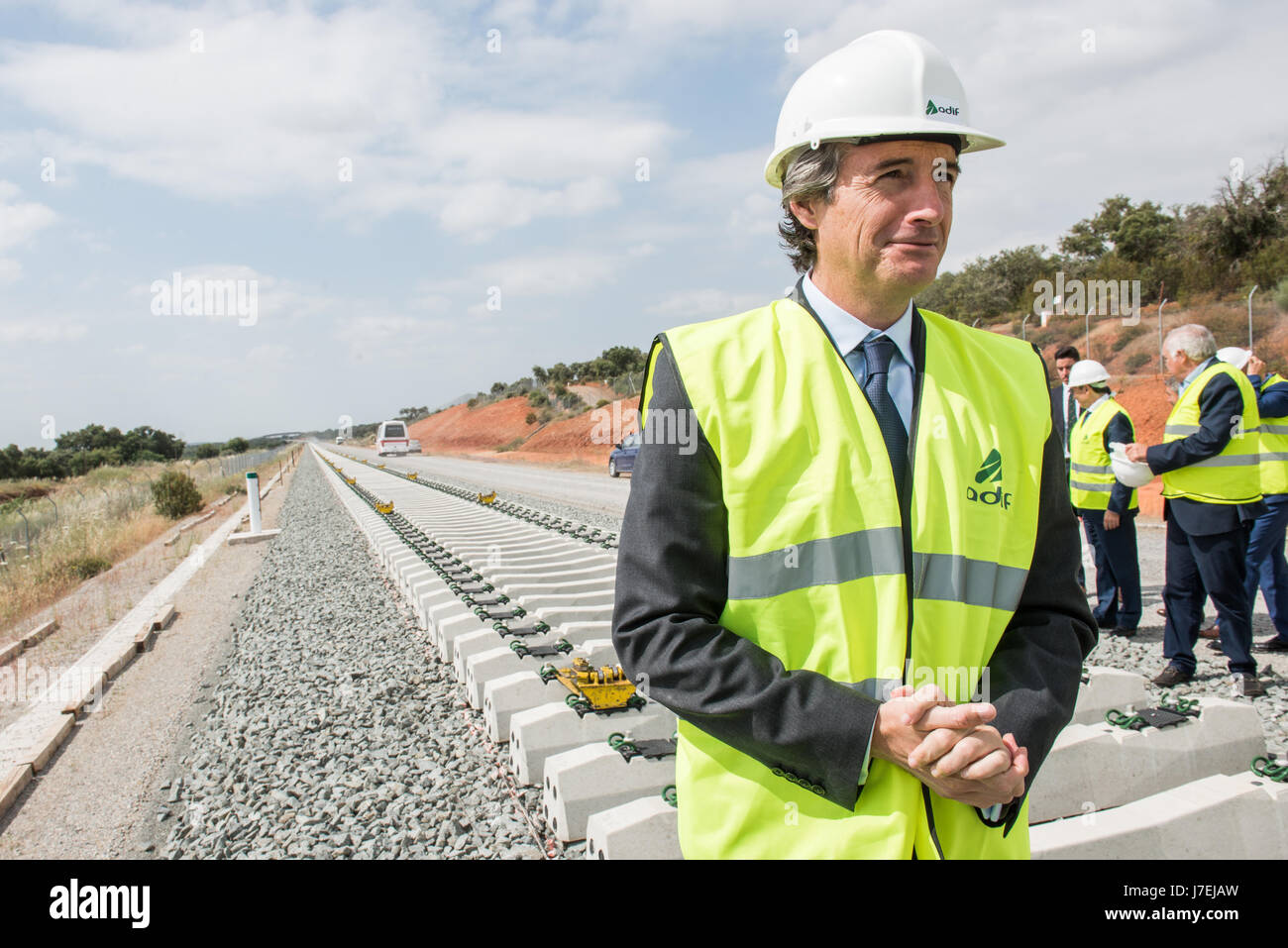 El Ministro de Fomento Íñigo de la Serna visita el tramo de las obras del tren de alta velocidada a la altura de Carmonita (BAdajoz, Estrémadure) dond Banque D'Images