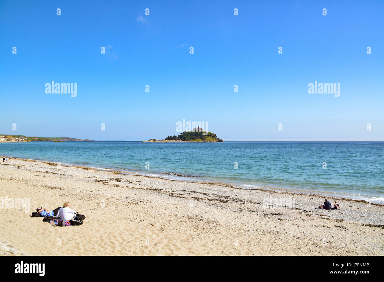 Marazion, Cornwall, UK. 24 mai 2017. Météo britannique. Après un jour brumeux hier, le soleil brillait sur Cornwall aujourd'hui. Credit : cwallpix/Alamy Live News Banque D'Images