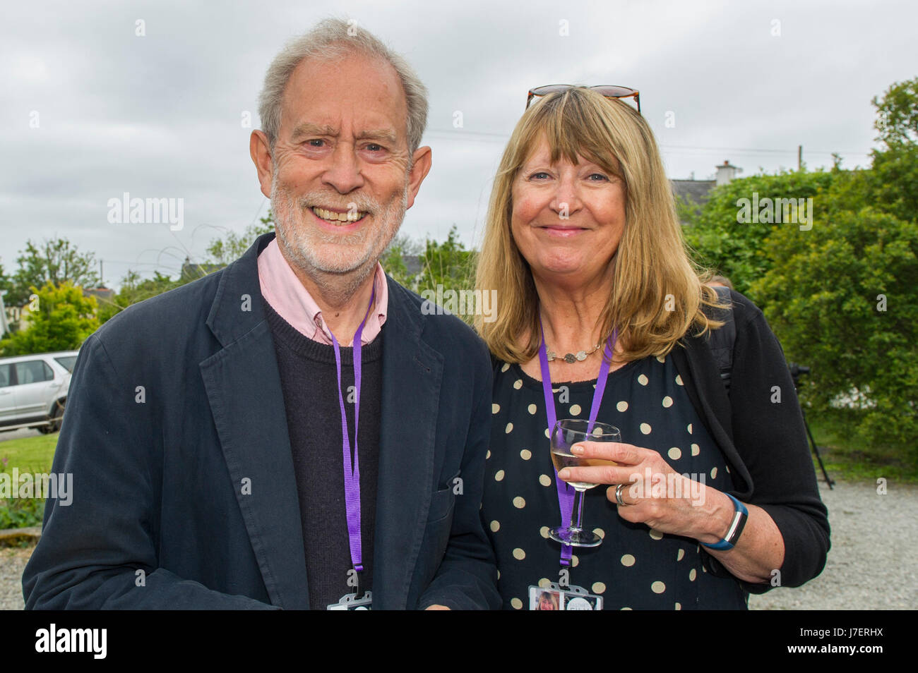 Schull, West Cork, Irlande. 24 mai, 2017. À la fête de lancement de l'Schull Festival du Film, qui s'est tenue au Grove House, Schull, étaient Jeff Wright, Hampshire et Hilary Durman, producteur du film. Credit : Andy Gibson/Alamy Live News Banque D'Images