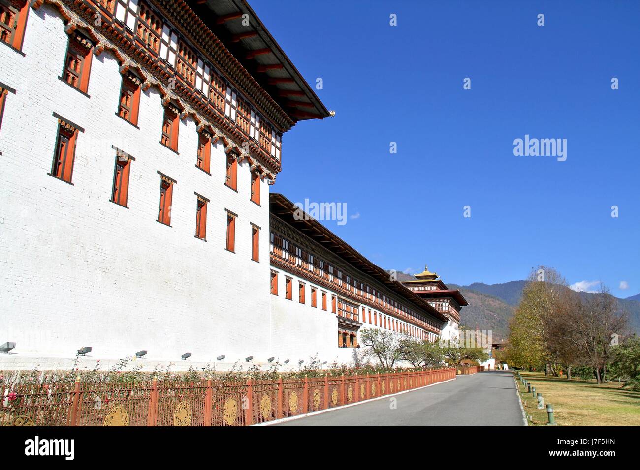 Tashicho Dzong ou Thimpu Palace. Monastère bouddhiste et forteresse sur le bord nord de la ville de Thimphu au Bhoutan. Banque D'Images