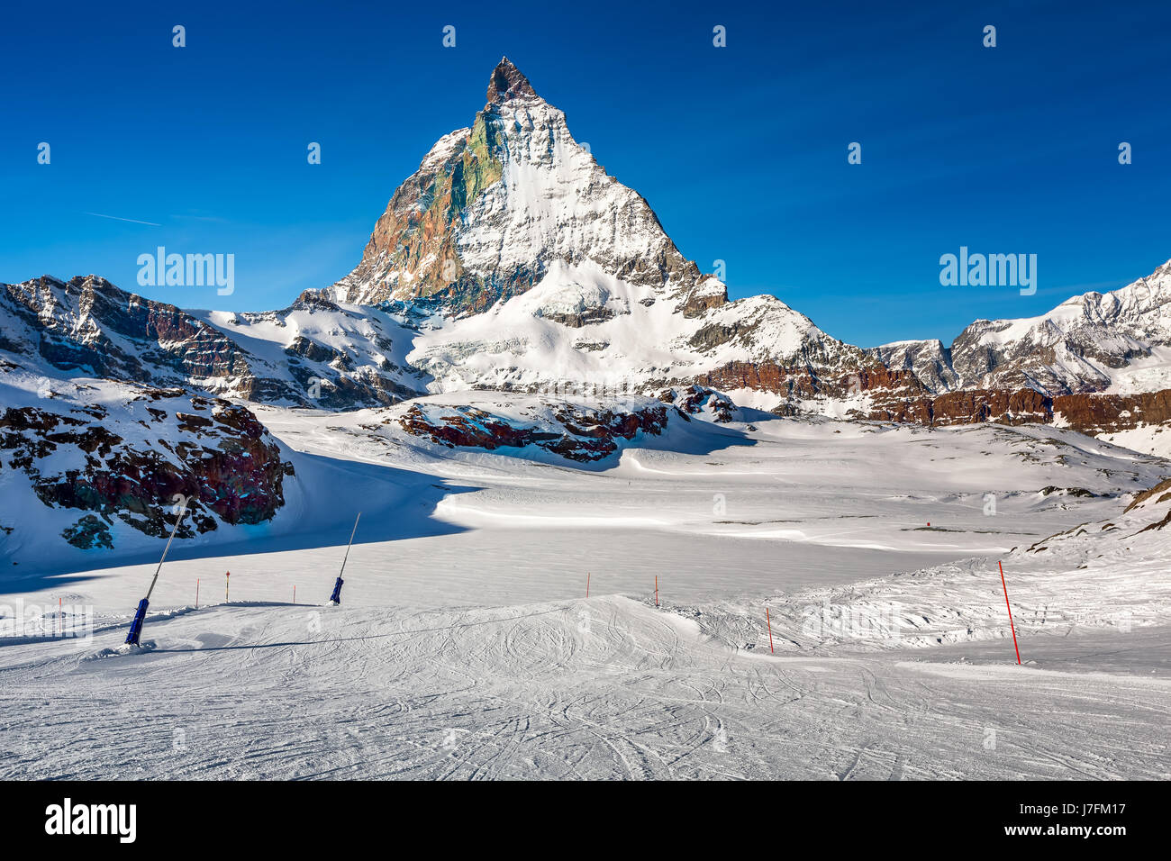 Pente de ski ensoleillées et Pic Matterhorn à Zermatt, Suisse Banque D'Images