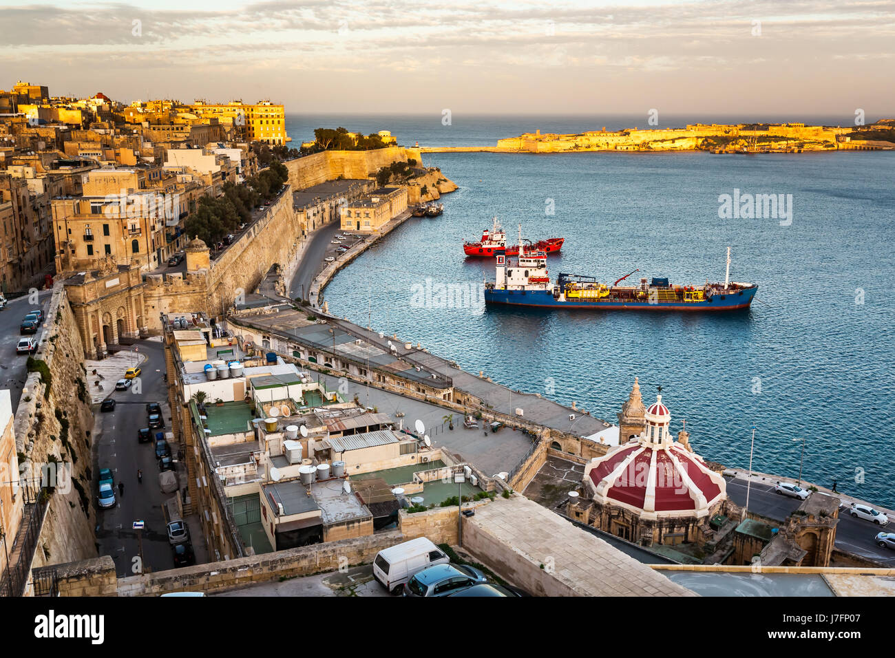 Vue aérienne sur La Valette et le grand port de Malte, Gerdens Barrakka Banque D'Images