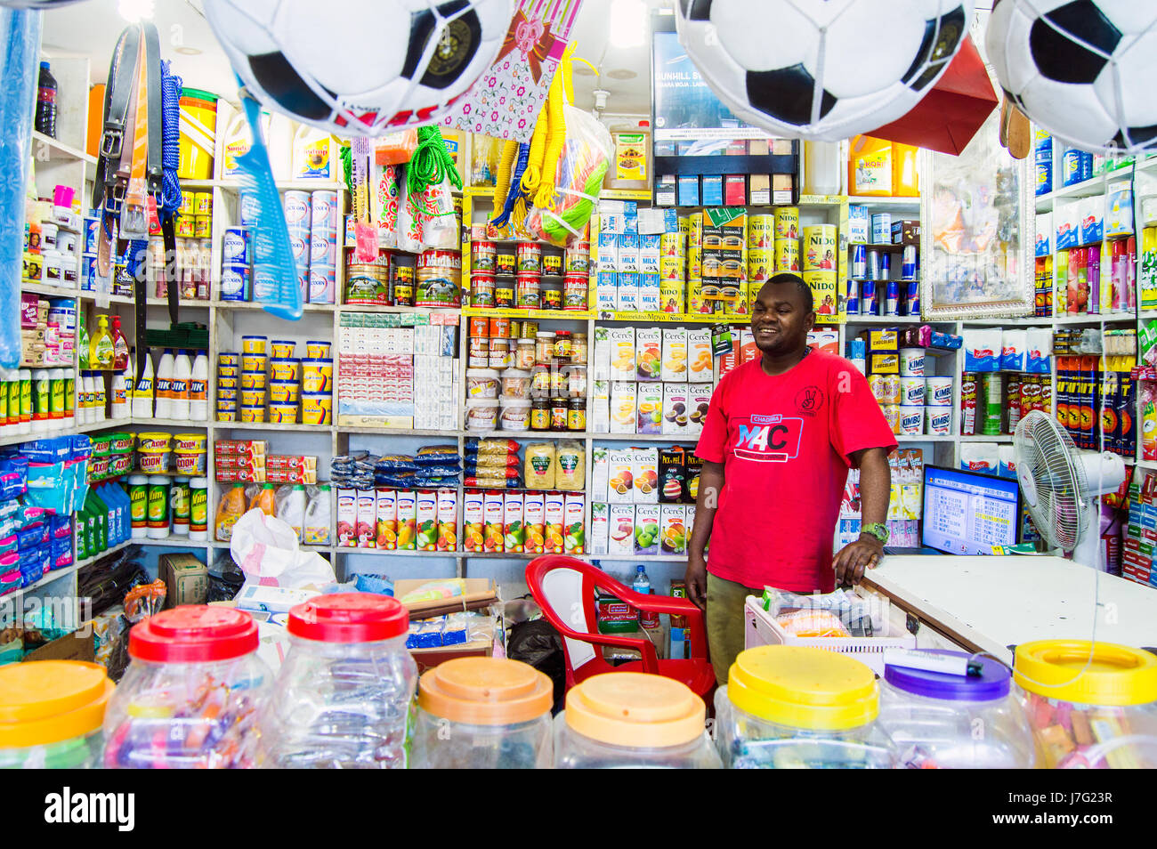 Petite épicerie à Namanga, retour de Oyster Bay, Dar es Salaam, Tanzanie Banque D'Images