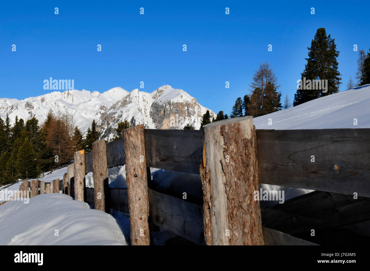 L'hiver les montagnes dolomites randonnée pédestre randonnée Randonnée Tyrol du sud des paysages de montagne Banque D'Images