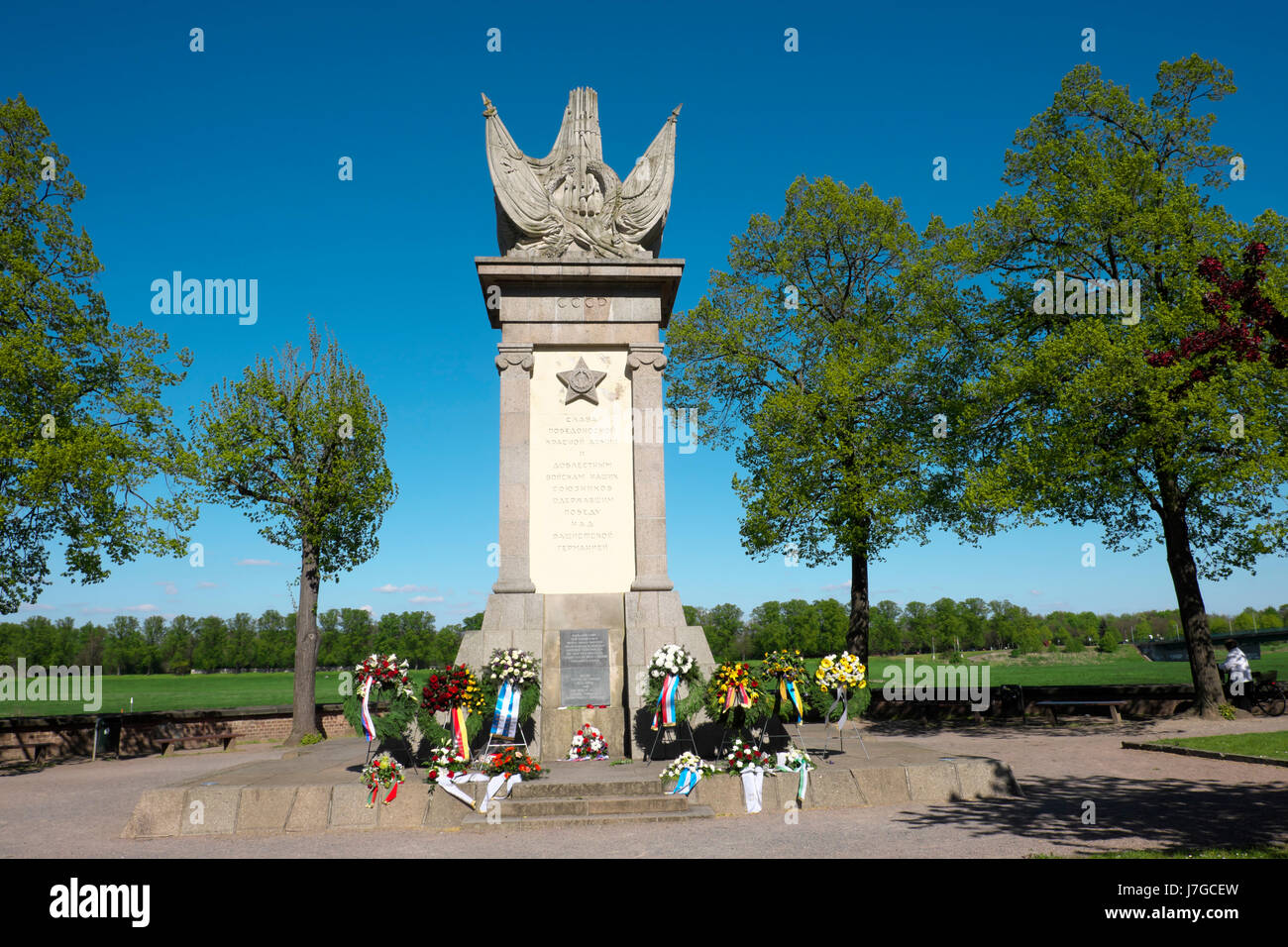 Monument à la réunion des forces alliées, rappelant la réunion des soldats soviétiques et américains 1945, à l'Elbe, Torgau en Saxe Banque D'Images