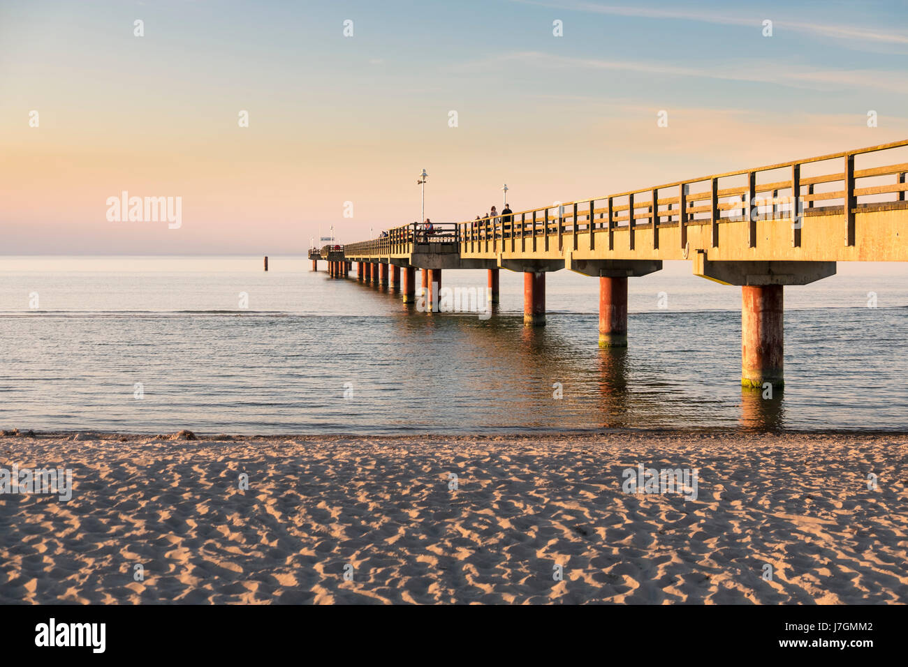 Pier et plage à Prerow, mer Baltique, Darss, Mecklenburg-Vorpommern, Allemagne Banque D'Images