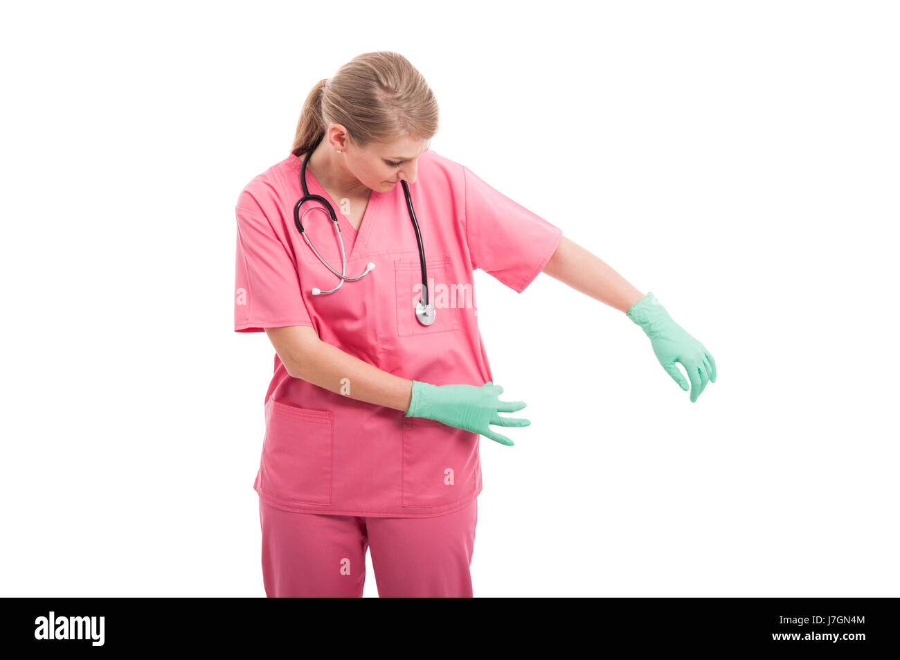 L'organisation de sa femme infirmière médicale scrubs rose isolé sur fond blanc Banque D'Images