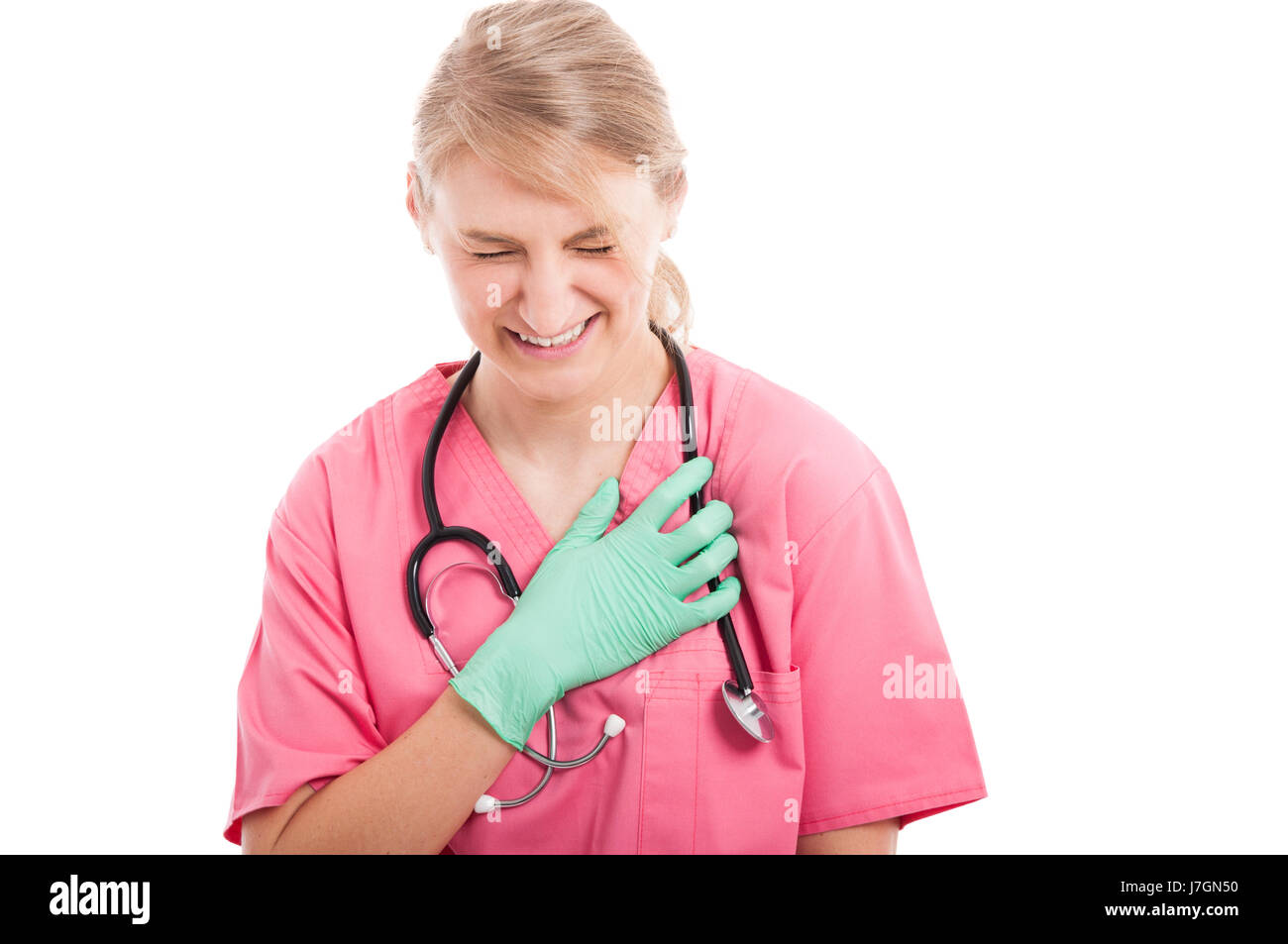 Infirmière attrayant d'avoir une crise cardiaque ou des douleurs isolé sur fond blanc avec l'espace texte copie Banque D'Images