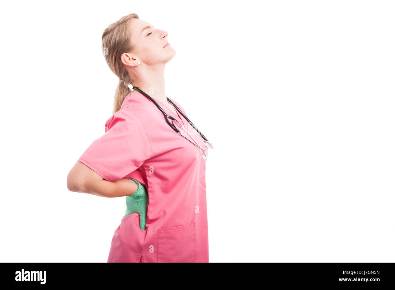 Female medical nurse holding son dos comme mal isolé sur fond blanc avec l'espace texte copie Banque D'Images