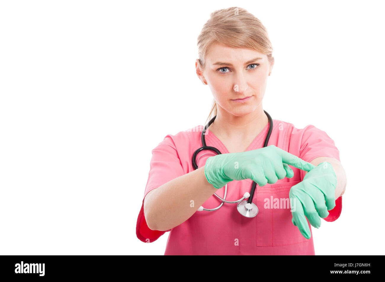 Belle infirmière médicale montrant mon retard geste isolé sur fond blanc avec l'espace texte copie Banque D'Images