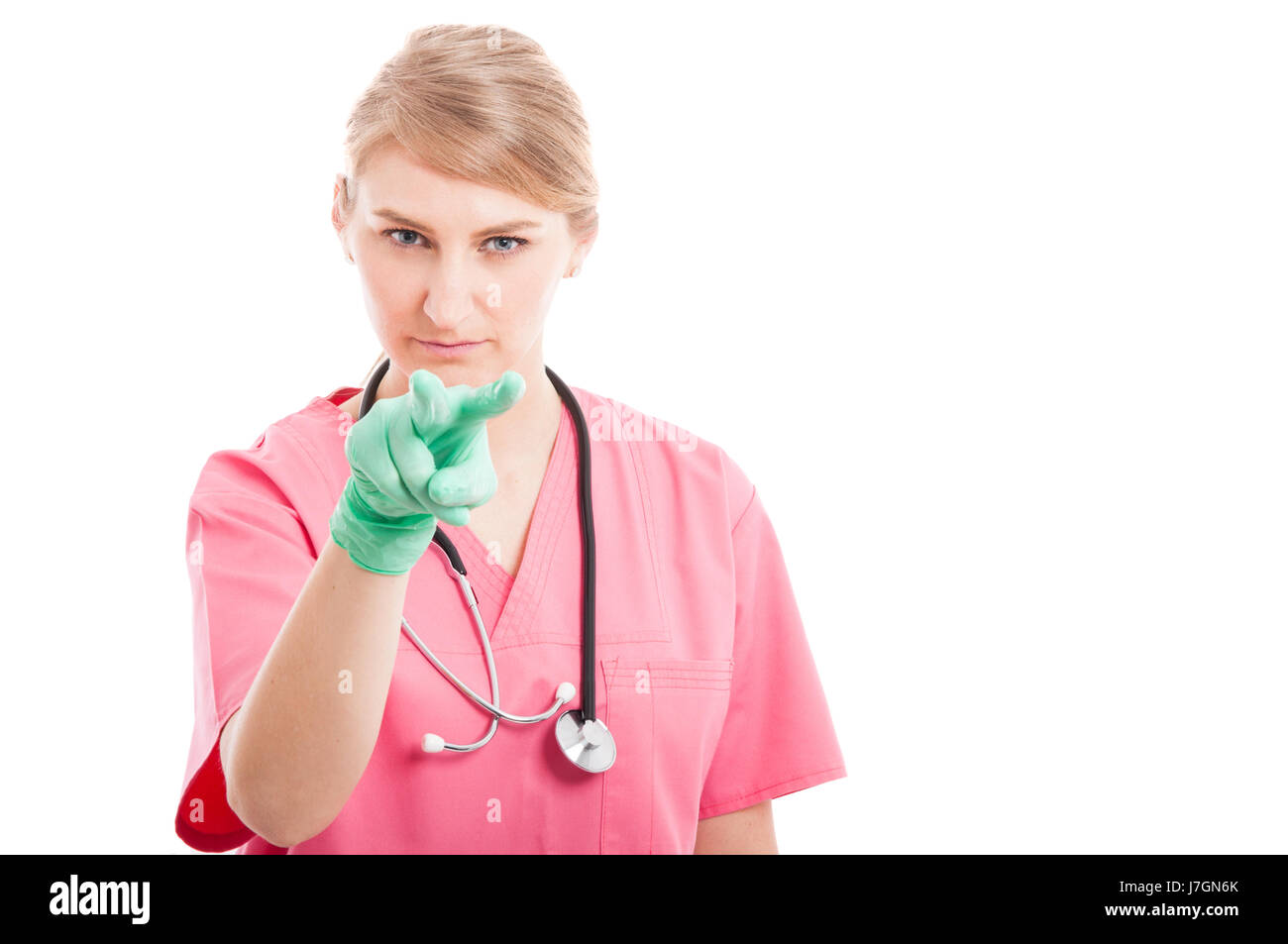Femme infirmière médicale montrant en vous regardant geste isolé sur fond blanc avec l'espace texte copie Banque D'Images