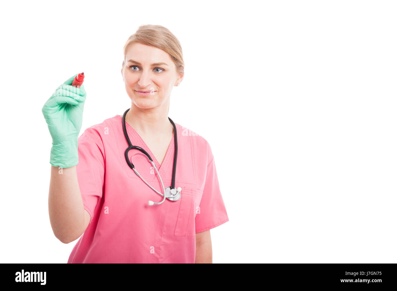 Friendly infirmière médicale lady écrit le conseil invisible isolé sur fond blanc avec l'espace texte copie Banque D'Images