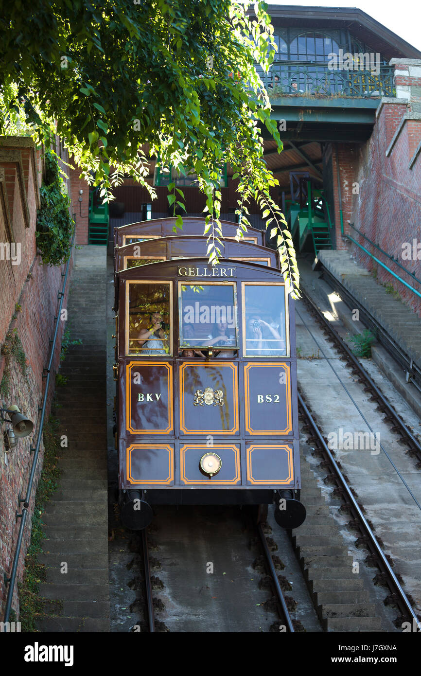 BUDAPEST, HONGRIE - 2 août : tramway funiculaire train pour le château de Buda, à Budapest, le 2 août 2013. Banque D'Images