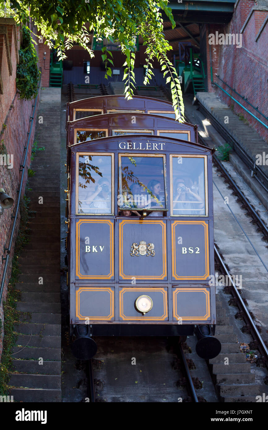 BUDAPEST, HONGRIE - 2 août : tramway funiculaire train pour le château de Buda, à Budapest, le 2 août 2013. Banque D'Images