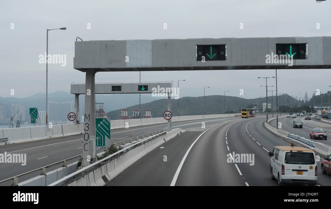 Sur la route de l'Aéroport International de Hong Kong vue depuis le bus A1 Banque D'Images