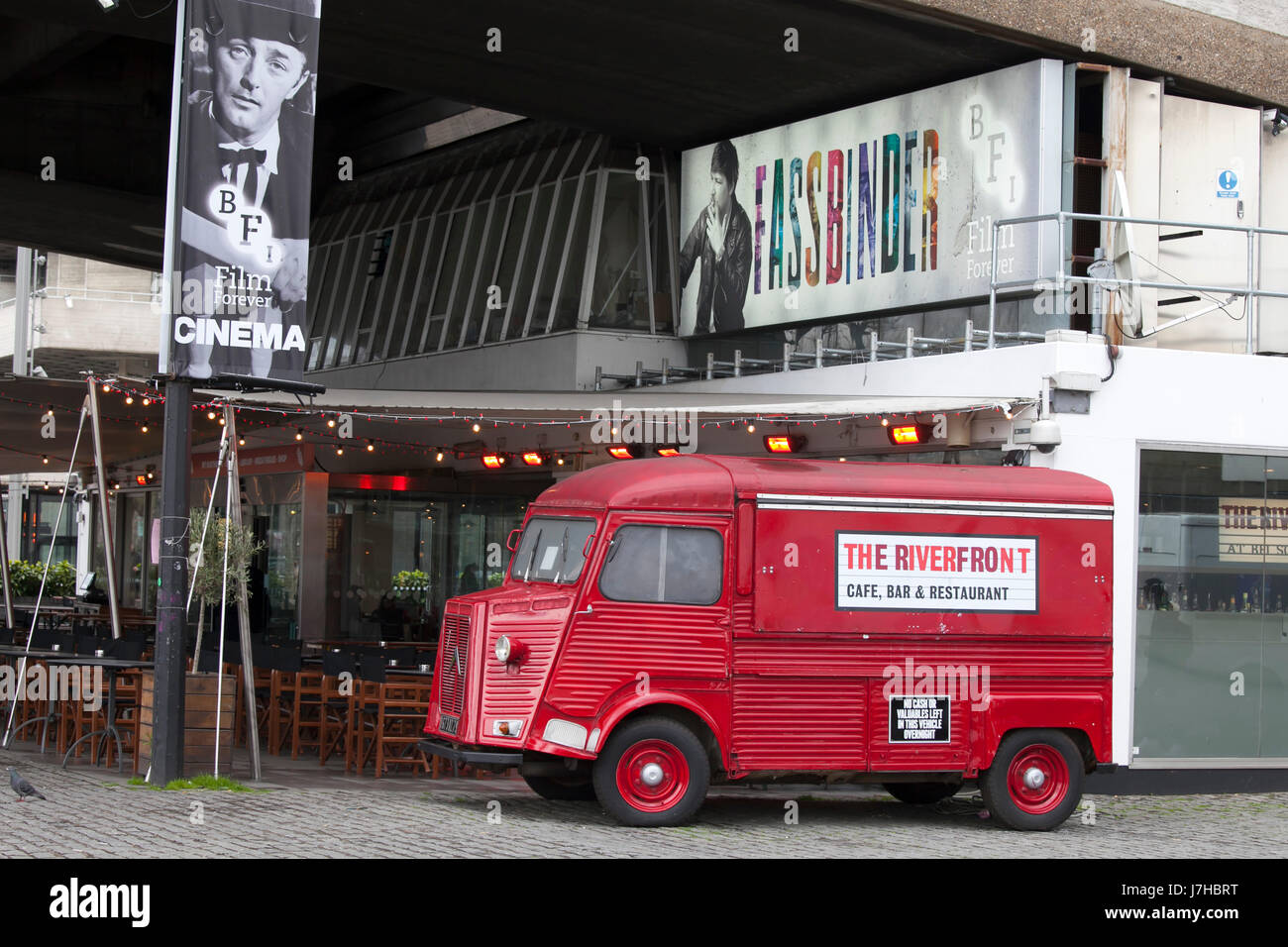 Londres, ANGLETERRE - 12 mars 2017 Riverfront Bar au British Film Institute - BFI, South Bank, Londres, Angleterre, Royaume-Uni Banque D'Images