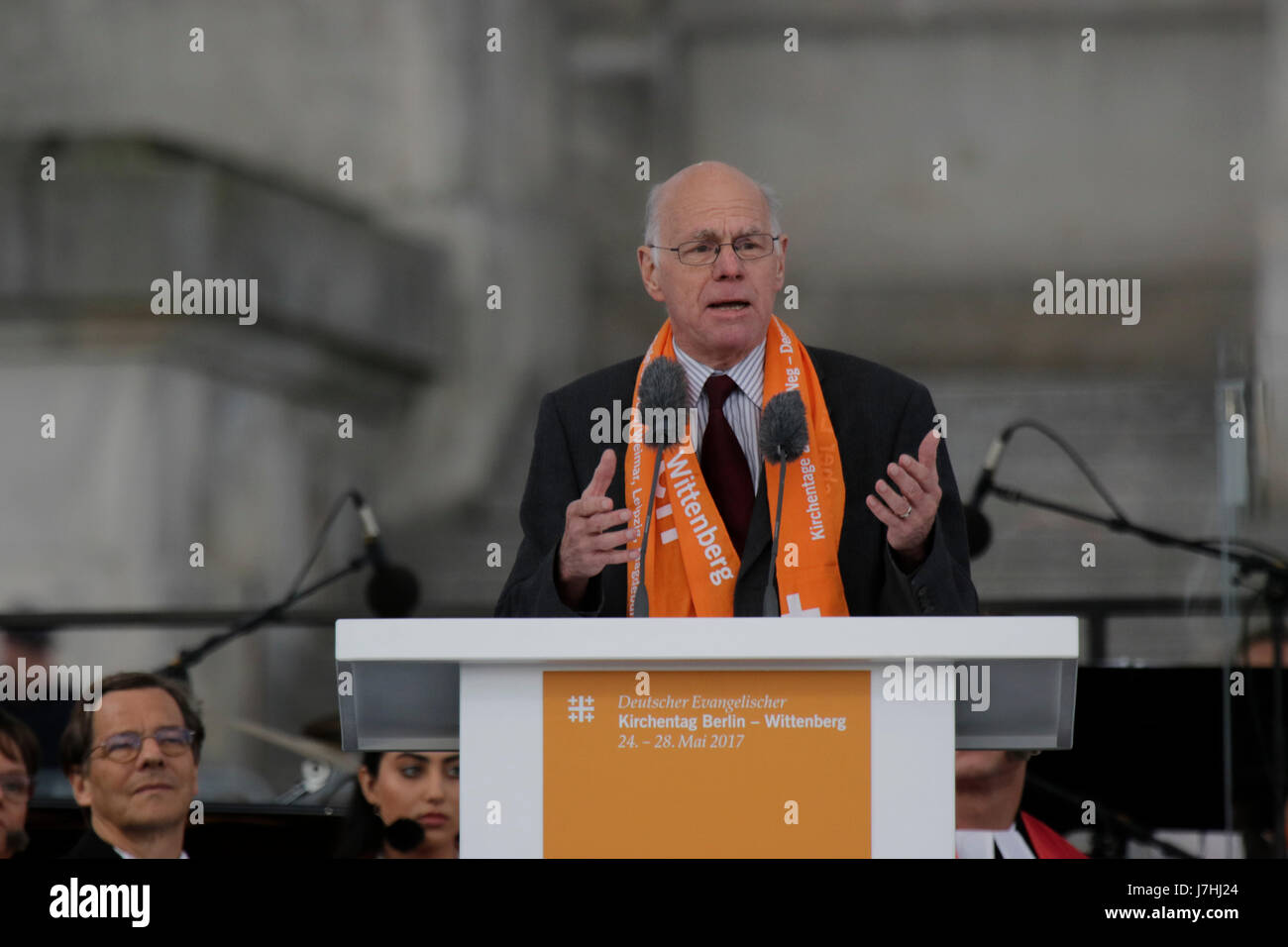 Berlin, Allemagne. 24 mai, 2017. Norbert Lammert, le président du Bundestag (Parlement allemand), traite de la congrégation. Des représentants de la politique et d'autres confessions chrétiennes s'est adressé au service d'ouverture de la 36e Congrès de l'Église protestante allemande à Berlin. Le congrès coïncide avec le 500 anniversaire de la Réformation.. Crédit : Michael Debets/Pacific Press/Alamy Live News Banque D'Images