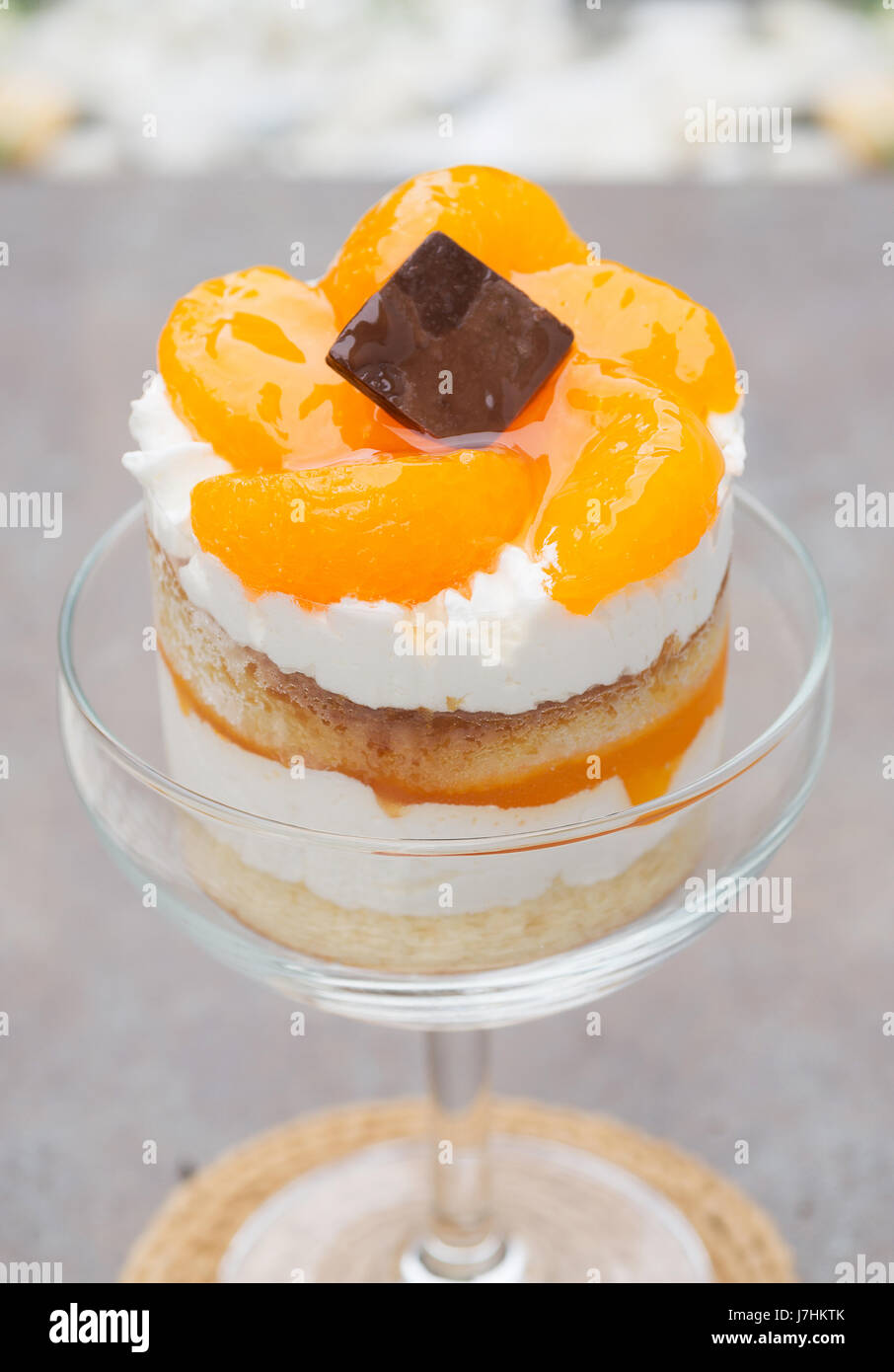 Gâteau Orange en verre coupé champagne Banque D'Images