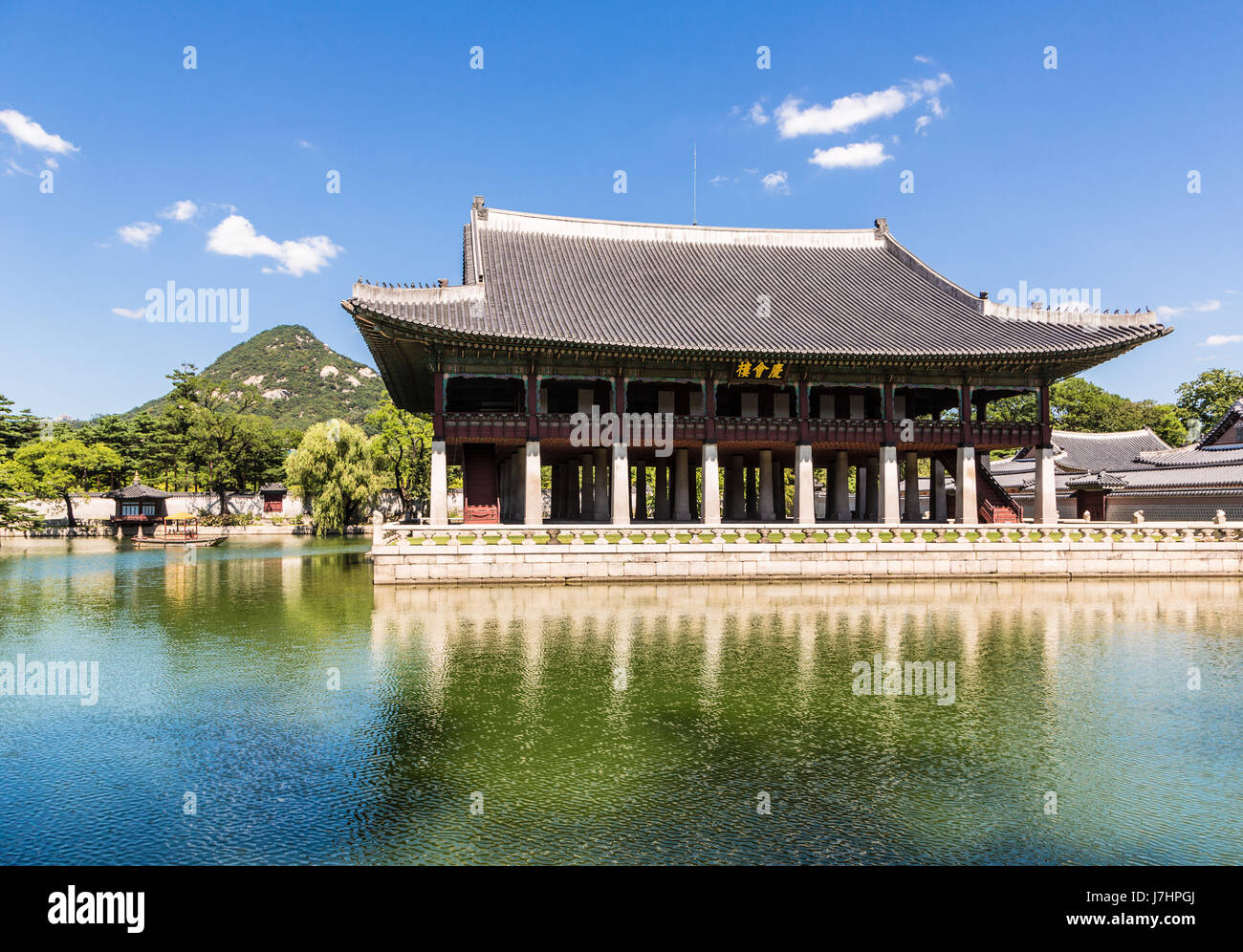 Une pagode à Gyeongbokgung Palace, palais royal principal de Séoul en Corée du Sud capitale Banque D'Images