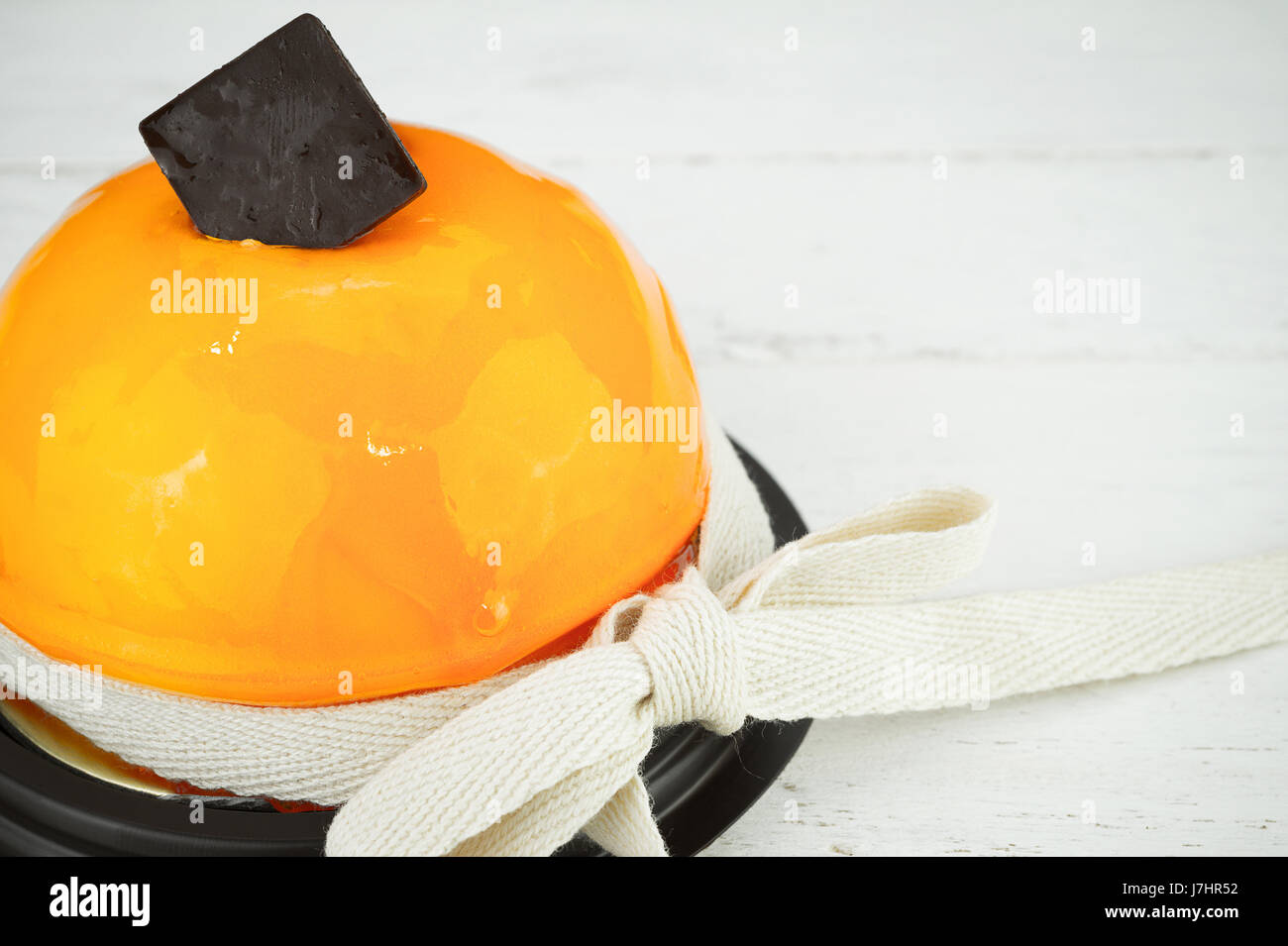 Gâteau au chocolat et orange avec ruban Banque D'Images