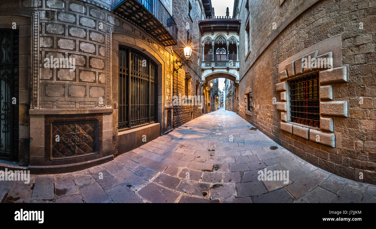 Barri Gothic Quarter et Pont des Soupirs à Barcelone, Catalogne, Espagne Banque D'Images