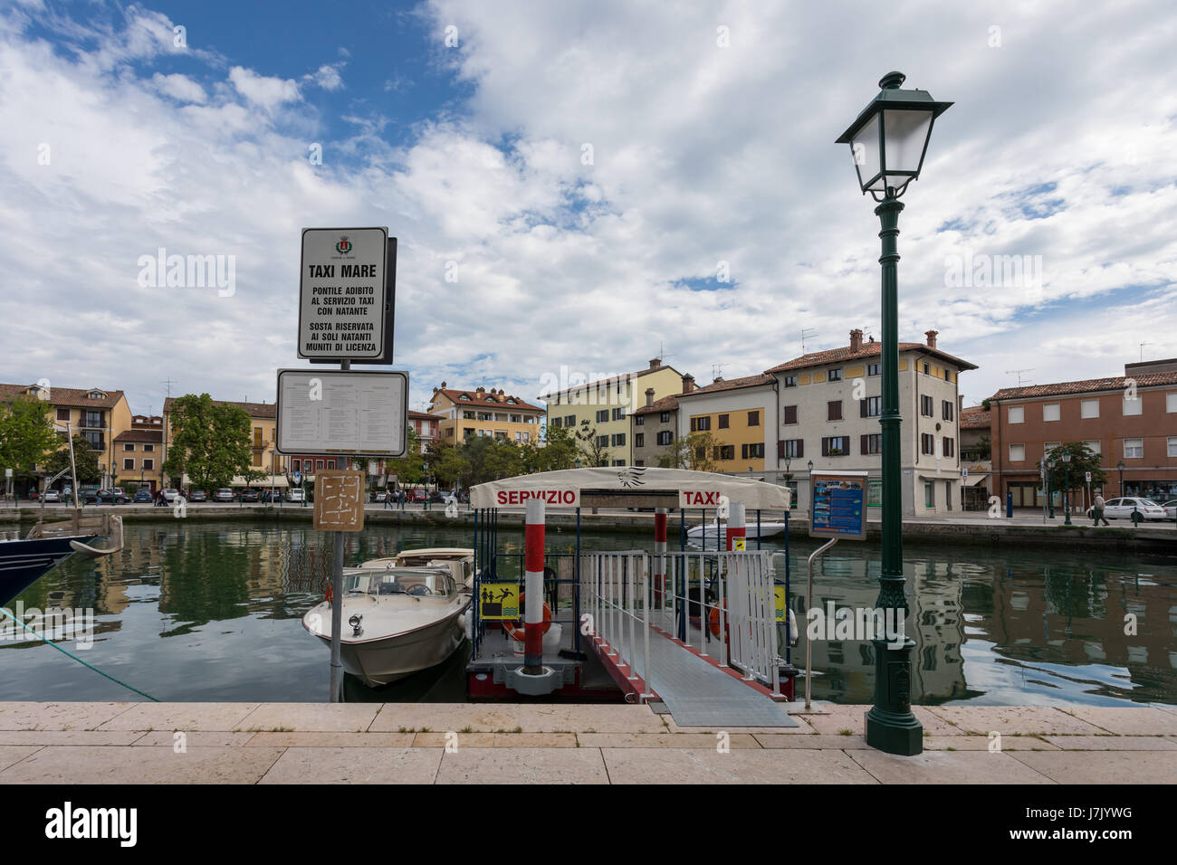 Service de taxi de l'eau à Grado, Italie Banque D'Images