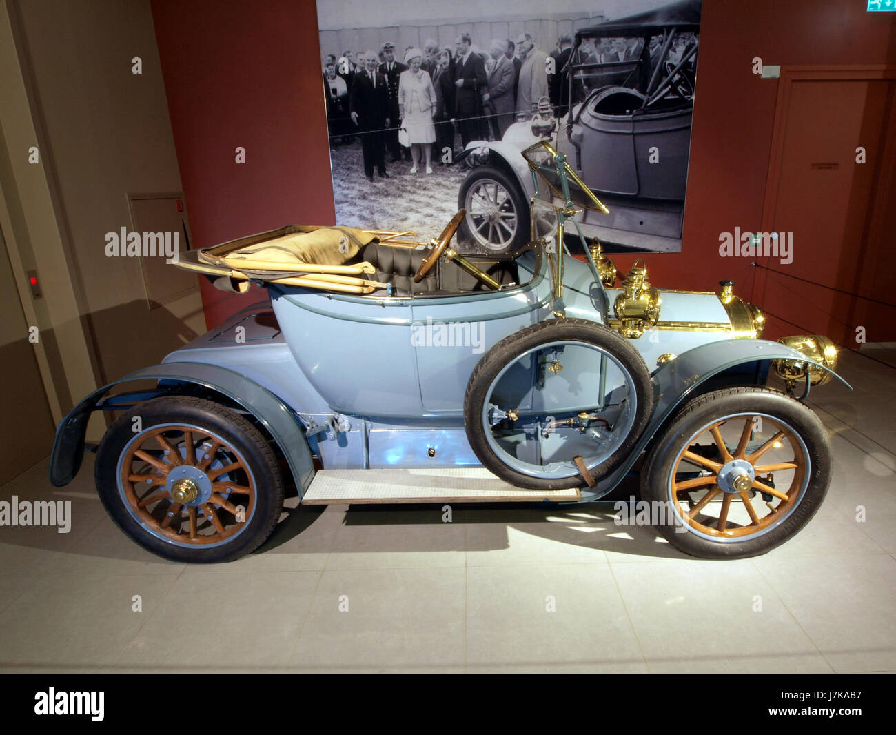 La 1912 Eijsink 10/12 HP est une automobile du début du XXe siècle, représentant les progrès de la technologie automobile de cette époque. Cette photographie met en évidence ses caractéristiques de conception et d'ingénierie, mettant en valeur la place du vehicleâ€™ dans l'histoire de l'automobile. Banque D'Images