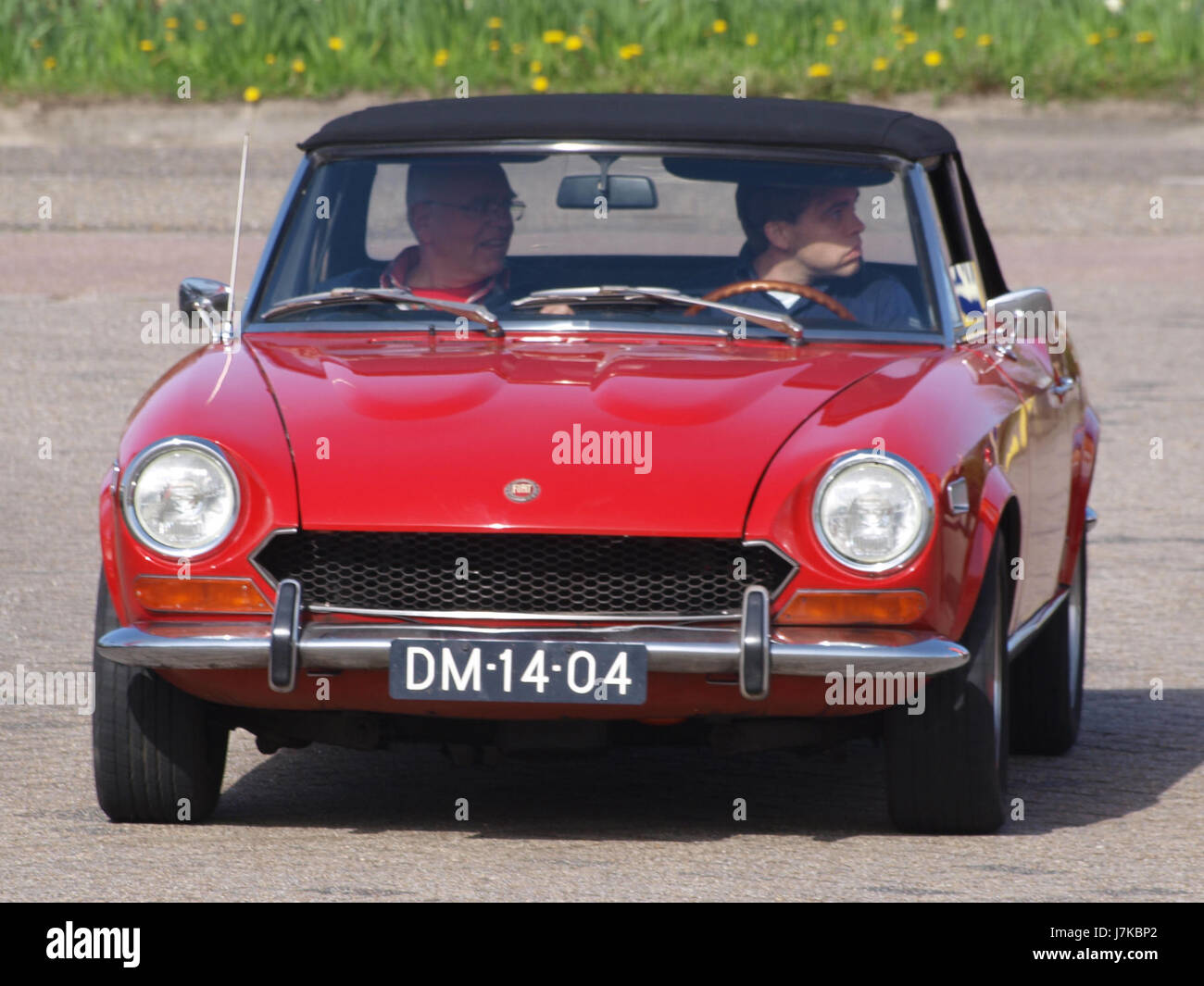 La Fiat Sport Spider 1600 1971 est une voiture de sport italienne classique connue pour son design élégant et ses performances. C'était un modèle populaire sur le marché américain au début des années 1970 Banque D'Images