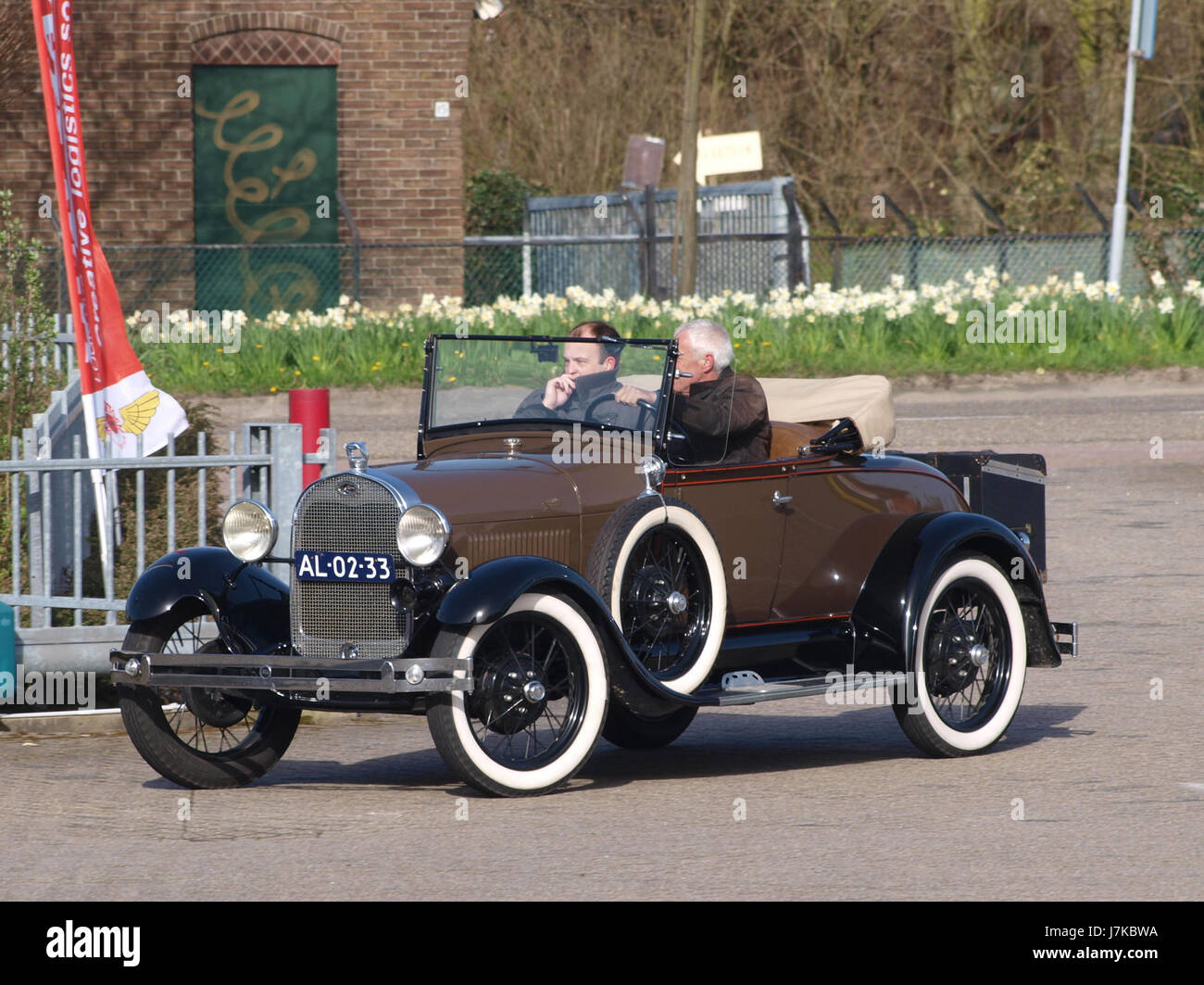 La Ford Model A 1929, une voiture révolutionnaire dans l'histoire de l'automobile, a été un grand pas en avant dans la production de masse et l'accessibilité des voitures. Ce véhicule, connu pour son moteur fiable et son prix abordable, a joué un rôle crucial en rendant les automobiles accessibles au public américain au début du XXe siècle. Banque D'Images La Ford Model A 1929, une voiture révolutionnaire dans l'histoire de l'automobile, a été un grand pas en avant dans la production de masse et l'accessibilité des voitures. Ce véhicule, connu pour son moteur fiable et son prix abordable, a joué un rôle crucial en rendant les automobiles accessibles au public américain au début du XXe siècle. Banque D'Images