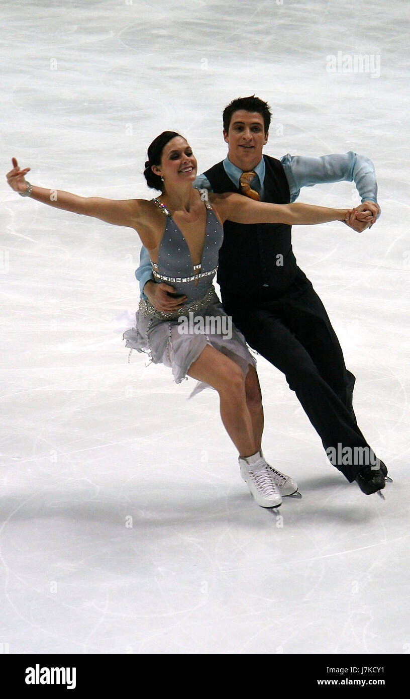 Cette image capture Tessa Virtue et Scott Moir lors de leur performance aux Championnats du monde de patinage artistique (WFSC) 2011. Ils sont connus pour leurs routines de danse sur glace et sont devenus des icônes dans le sport. Banque D'Images