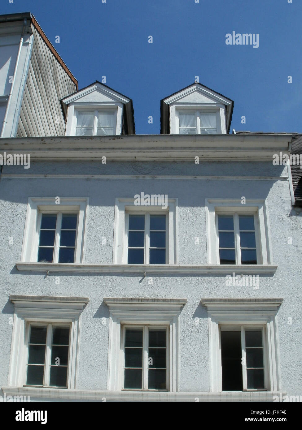 Une photographie montrant Bahnhofstr. 6 à SaarbrÃ¼cken, Allemagne, prise le 18 mai 2011. L'image met en évidence l'environnement urbain et les caractéristiques architecturales de la région. Banque D'Images