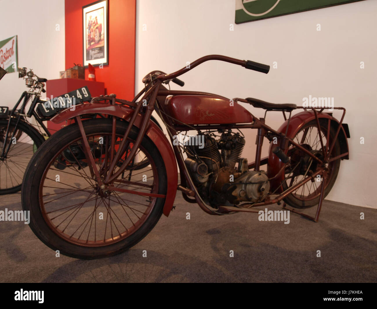 La 1924 Indian V 2 est une moto vintage connue pour son moteur de 1240 cm3 et sa vitesse de pointe de 100 km/h. Ce modèle classique est célèbre pour sa conception mécanique et sa contribution à l'évolution des motos au début du XXe siècle. Banque D'Images
